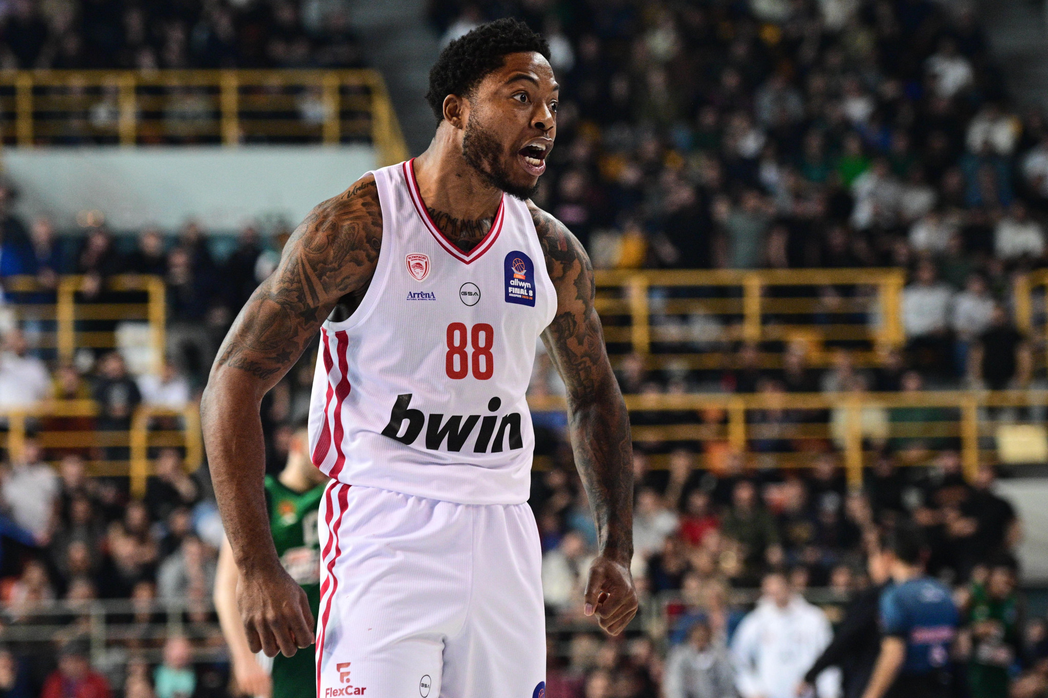 Αυτά έκανε ο Ταϊρίκ Τζόουνς στο πρώτο του ντέρμπι αιωνίων