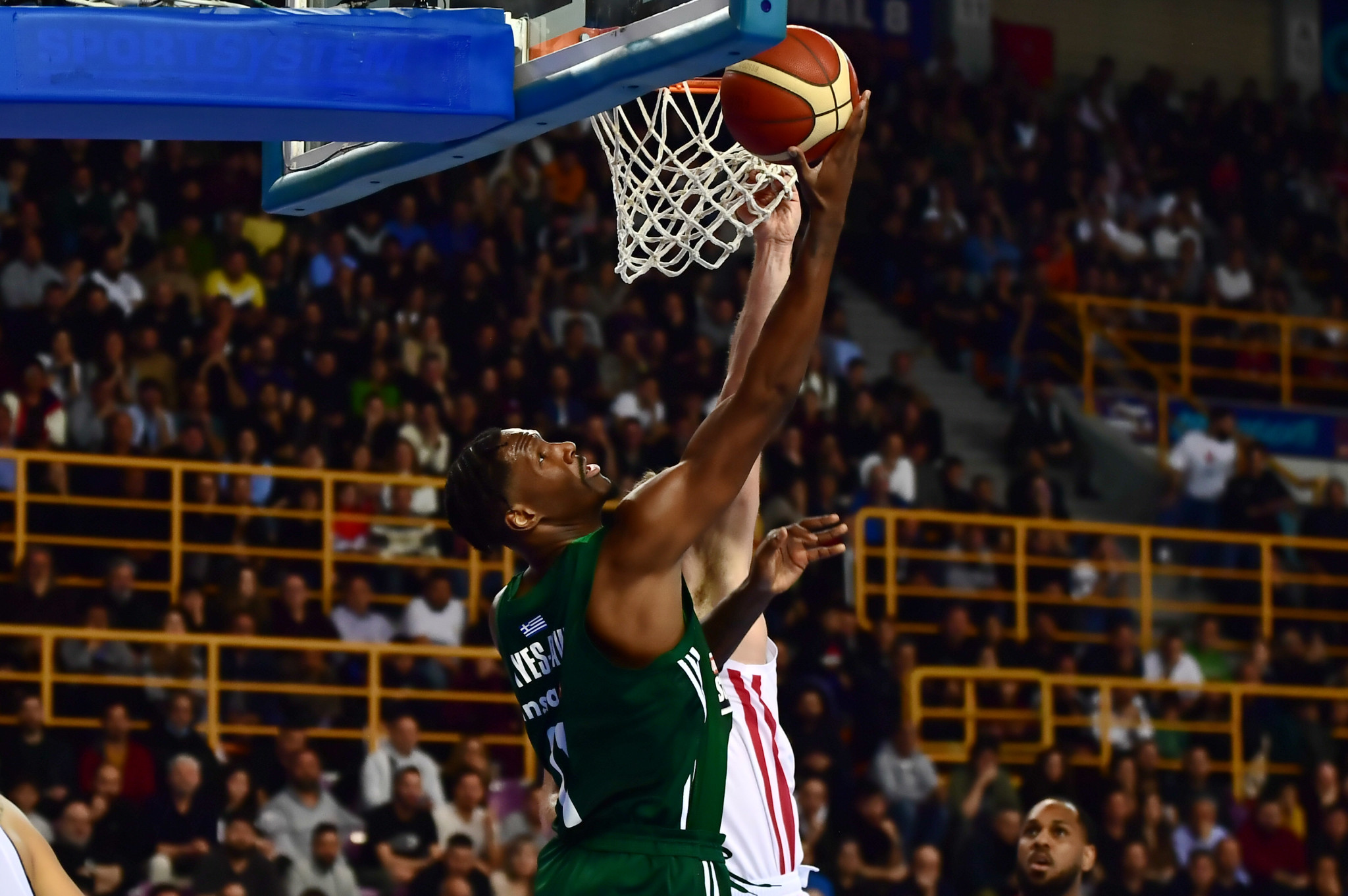 «EuroLeague by Night»: Ο Χέιζ-Ντέιβις τα αλλάζει όλα στον Παναθηναϊκός, τι ισχύει με Λεσόρ (video)