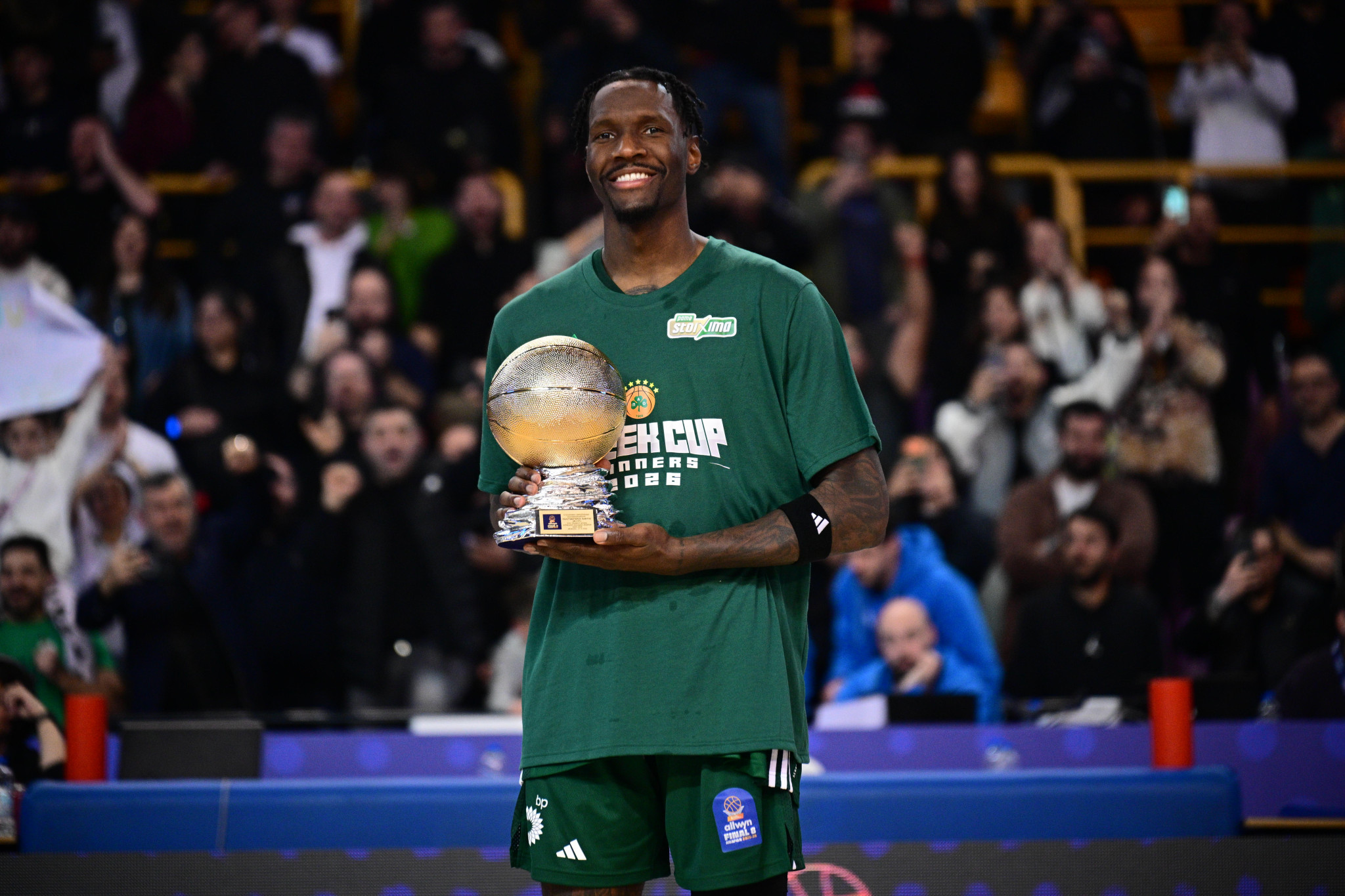 Ο Χέιζ-Ντέιβις την Κυριακή πάτησε Ελλάδα και το Σάββατο ήταν MVP του τελικού Κυπέλλου!