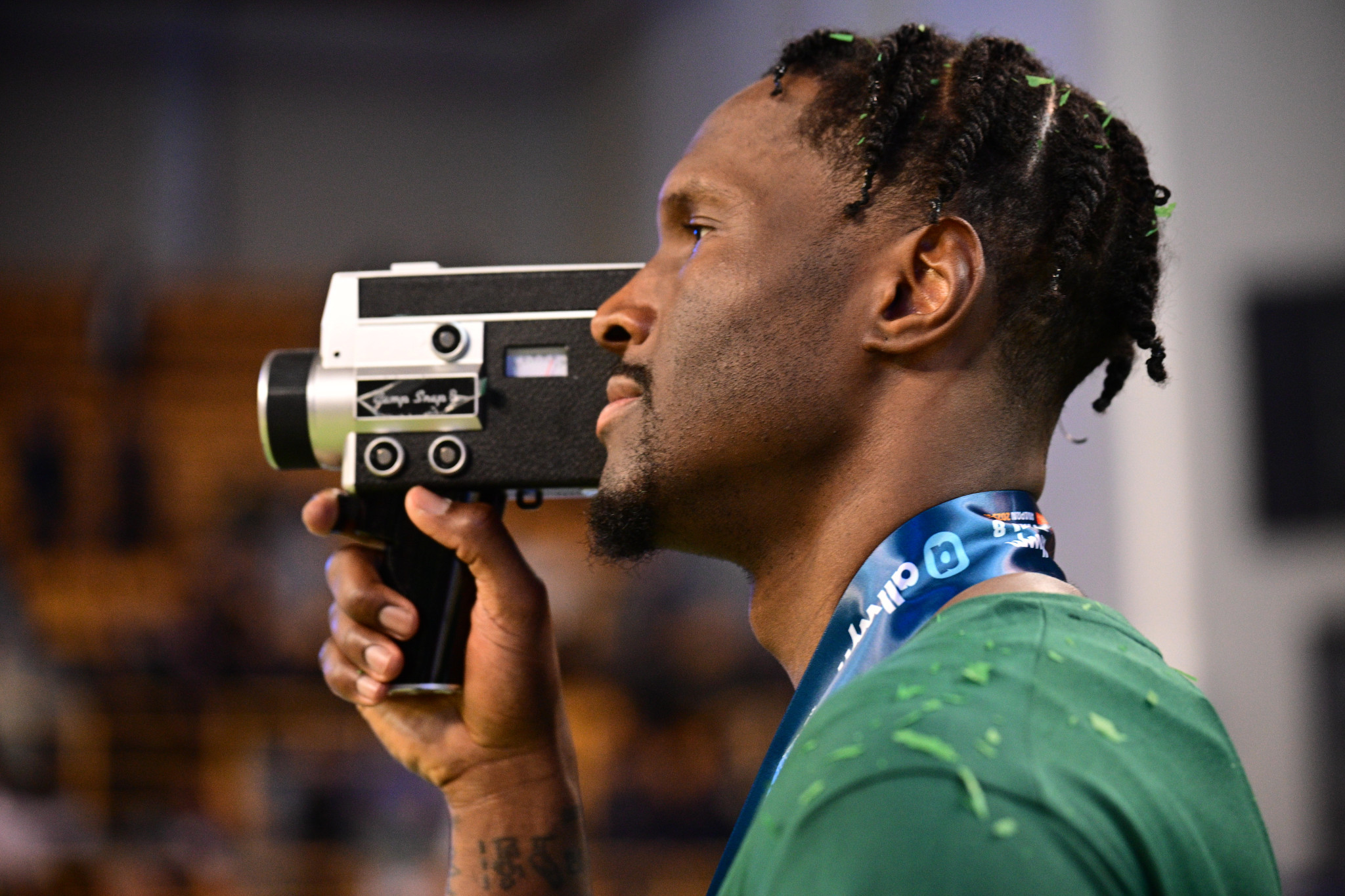 Η vintage κάμερα που κινηματογράφησε ο Χέιζ-Ντέιβις τους πανηγυρισμούς στην Κρήτη (video)