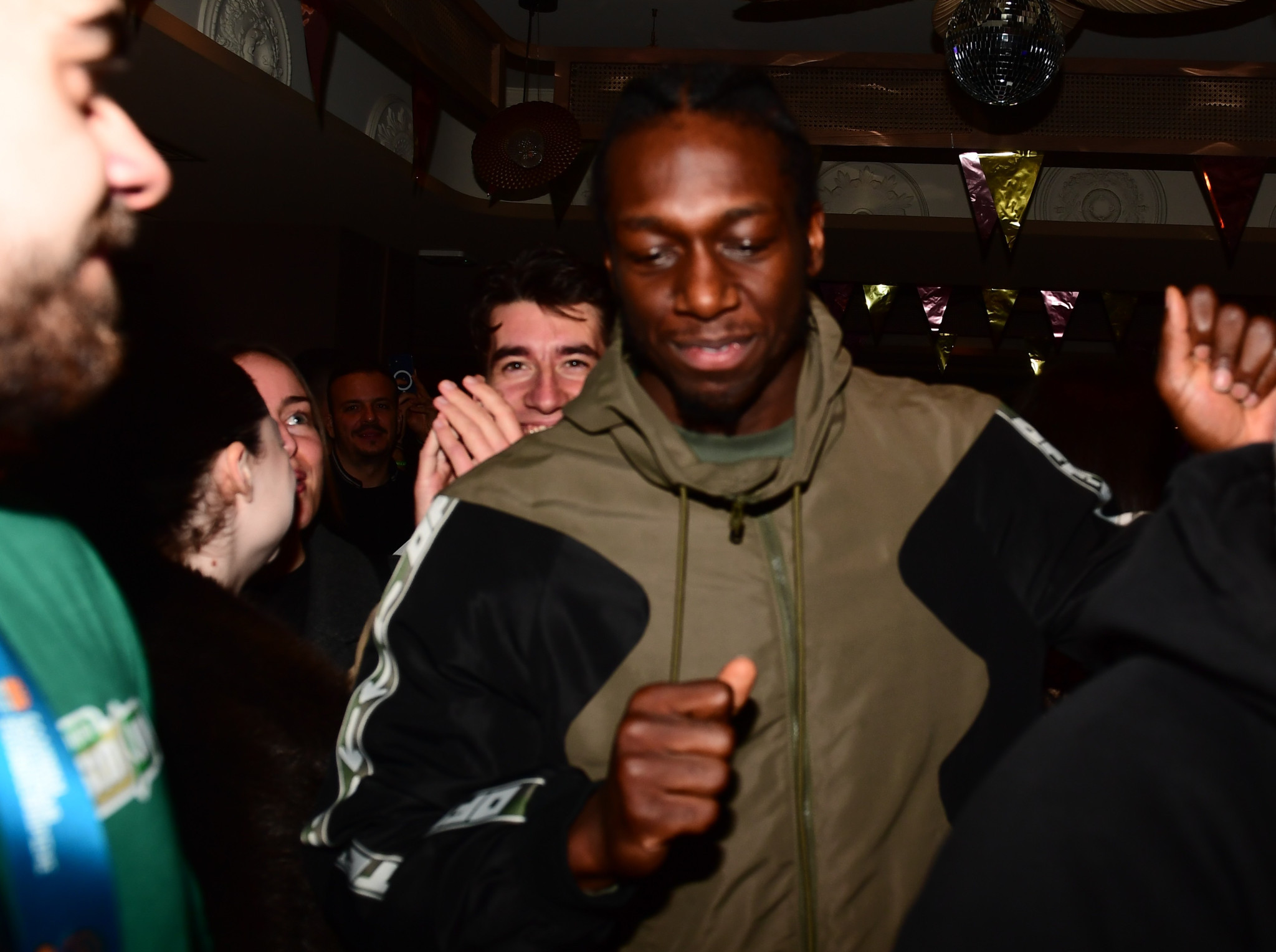 «Δεν θα πας πουθεΝΑΝ!»: Το ξεφάντωμα των Κυπελλούχων Ελλάδας μετά τη νίκη επί του Ολυπιακού (videos, photos)