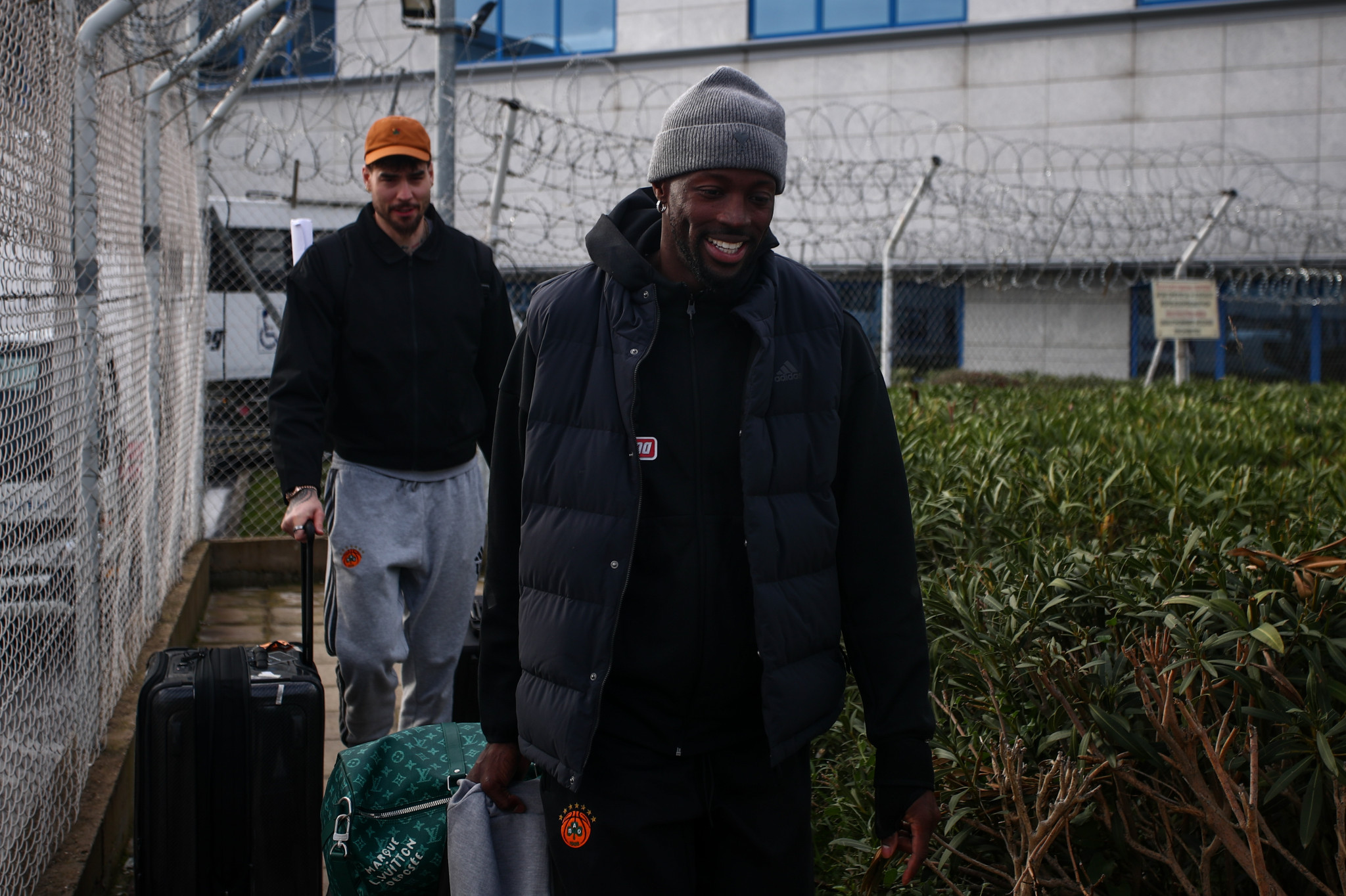 Η αποστολή του Παναθηναϊκού AKTOR επέστρεψε απ' την Κρήτη με το Κύπελλο στα... μπαγκάζια της (photos)