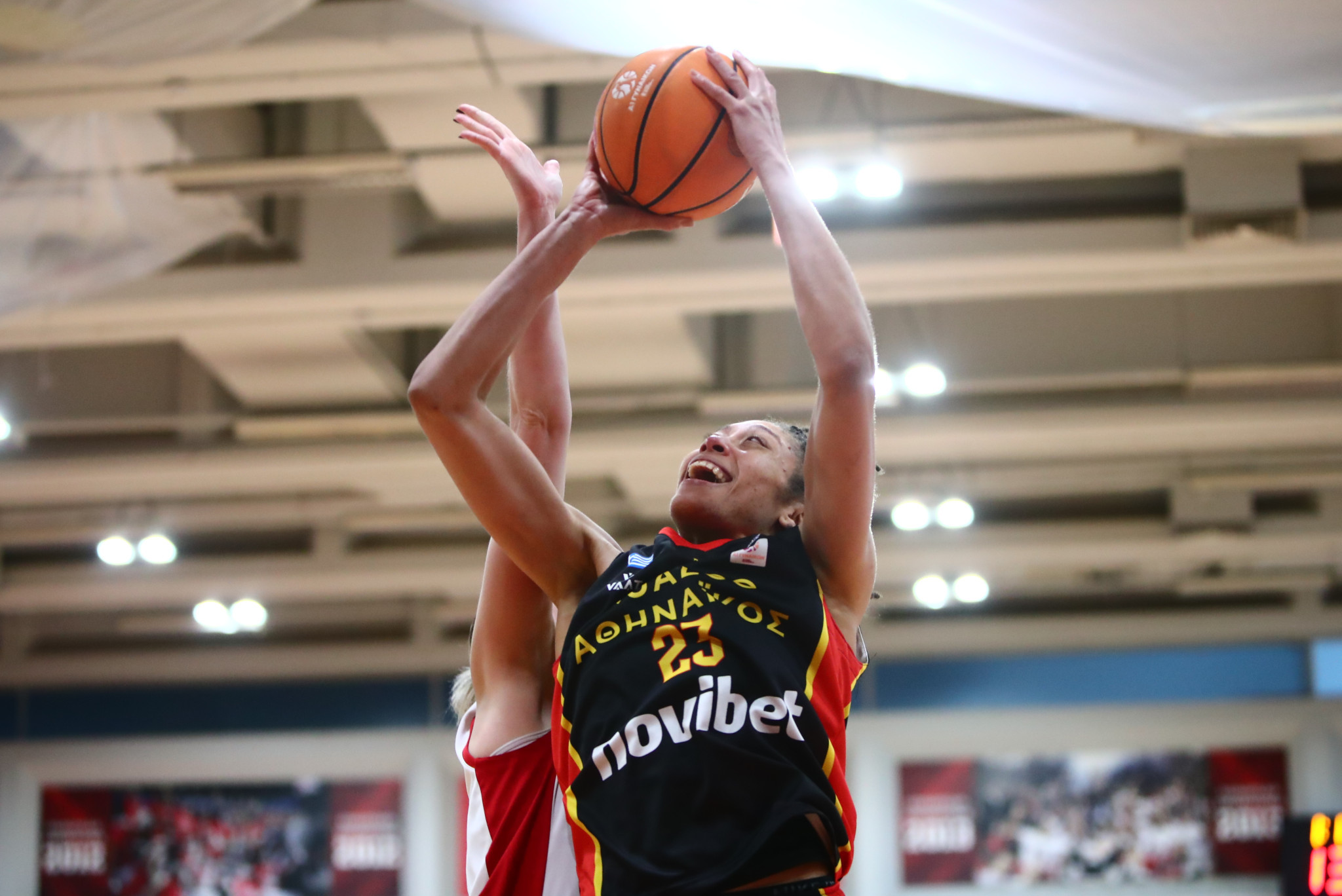 «Διπλό» του απίθανου Αθηναϊκού στο ΣΕΦ, άνετα οι «πράσινες» τον Αμύντα