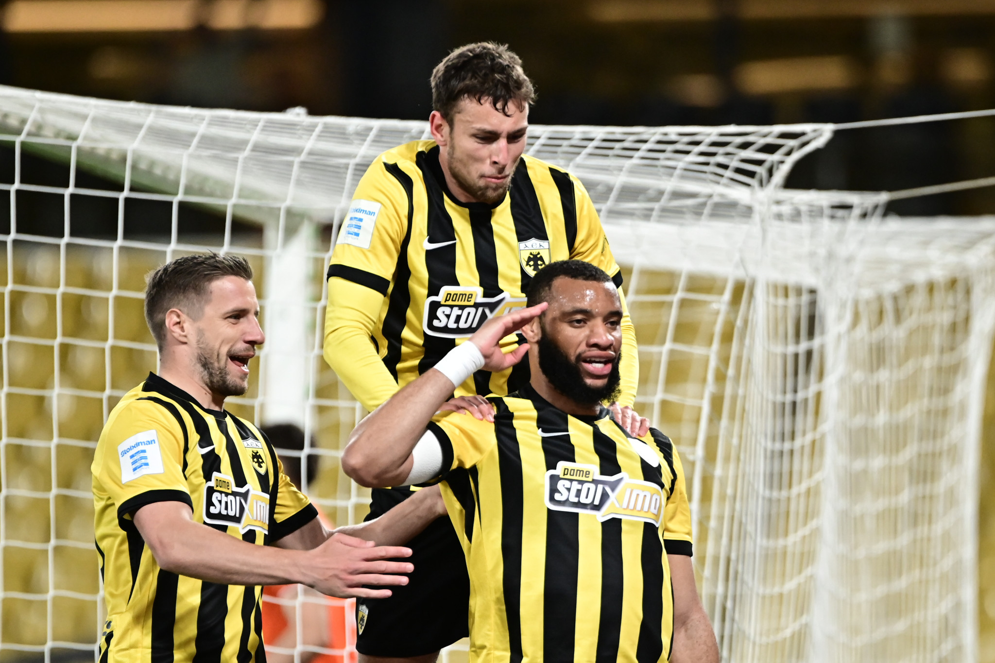 Με κεφαλιά του Μουκουντί το 1-0 της ΑΕΚ (video)