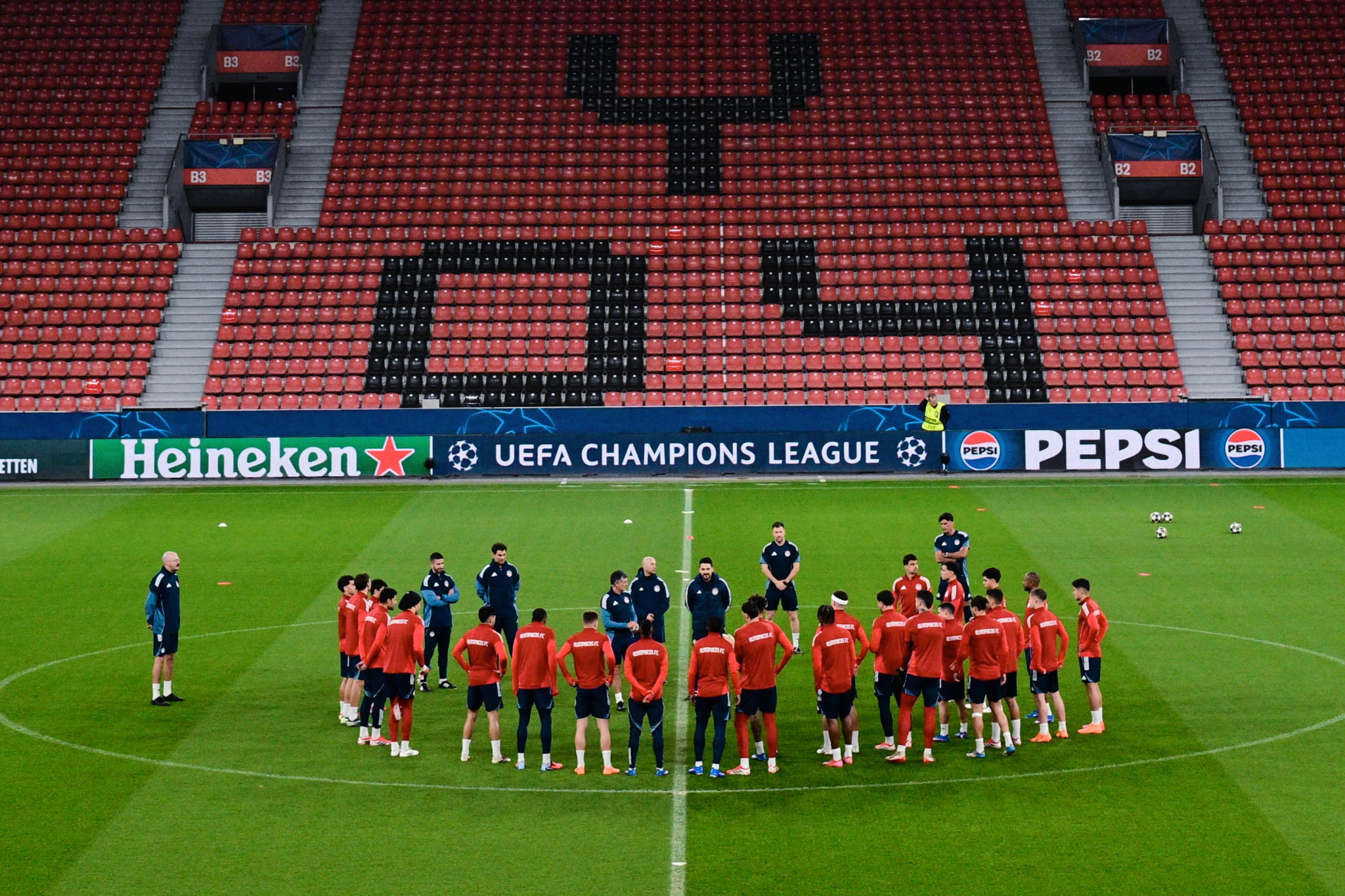 Το βίντεο του Athletiko από την προπόνηση του Ολυμπιακού στο Λεβερκούζεν