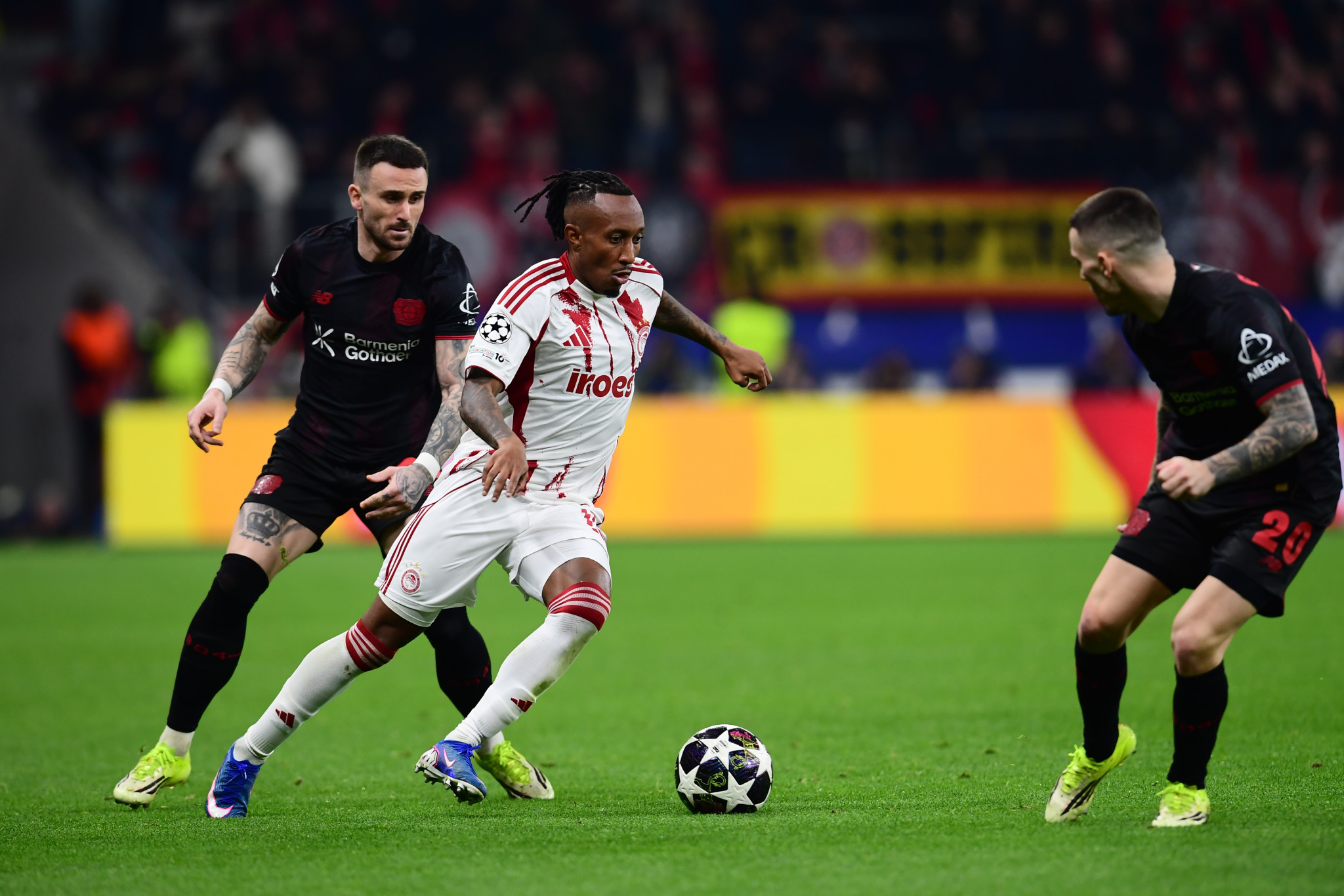 Ο Ολυμπιακός αποχαιρέτισε με ψηλά το κεφάλι το Champions League