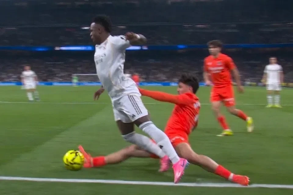 «Σκάνδαλο»: Έντονες αντιδράσεις για το πέναλτι που κέρδισε η Ρεάλ απέναντι στην Σοσιεδάδ (video)