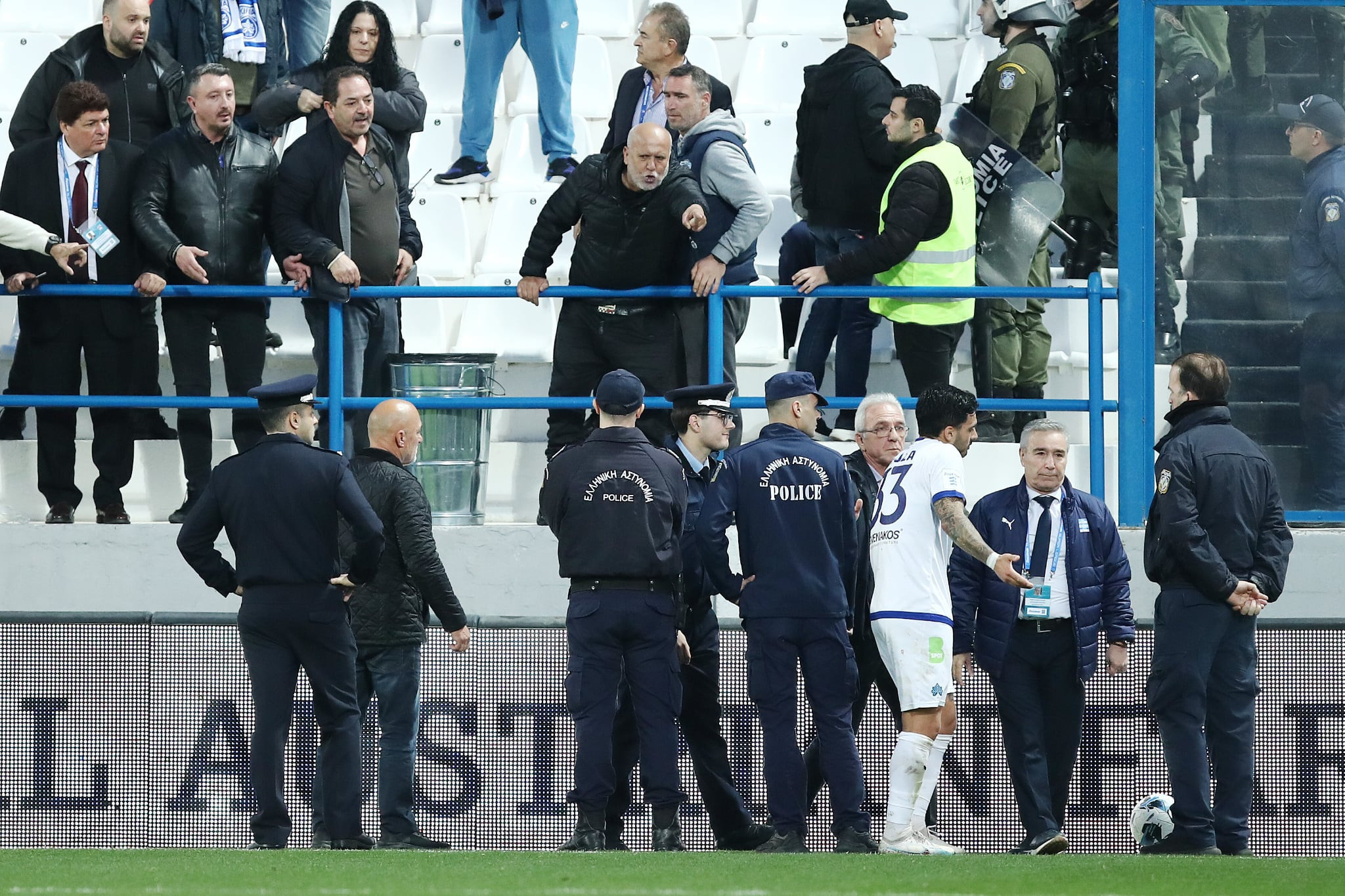 Συνελήφθη πρόεδρος ομάδας στα επεισόδια στον αγώνα Κηφισιά – ΟΦΗ στη Νίκαια!