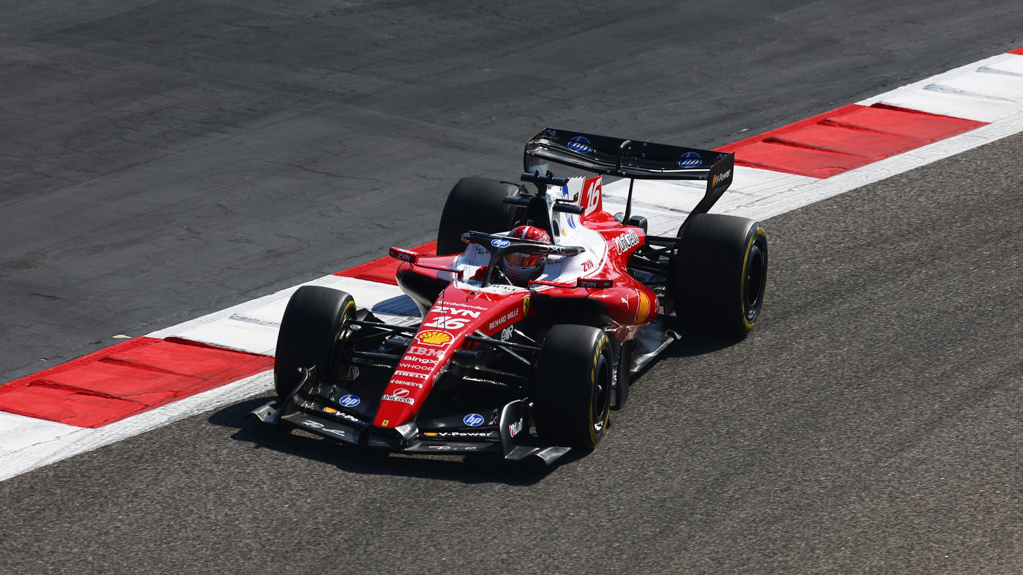 Η περιστρεφόμενη αεροτομή της Ferrari «έκλεψε» την παράσταση στο Μπαχρέιν (video)