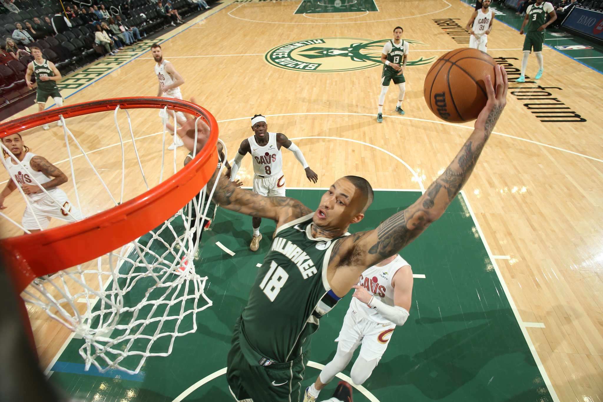 Οι ανεβασμένοι Μπακς κέρδισαν και τους Καβαλίερς, ασταμάτητα τα «Πιστόνια» κόντρα στην Οκλαχόμα