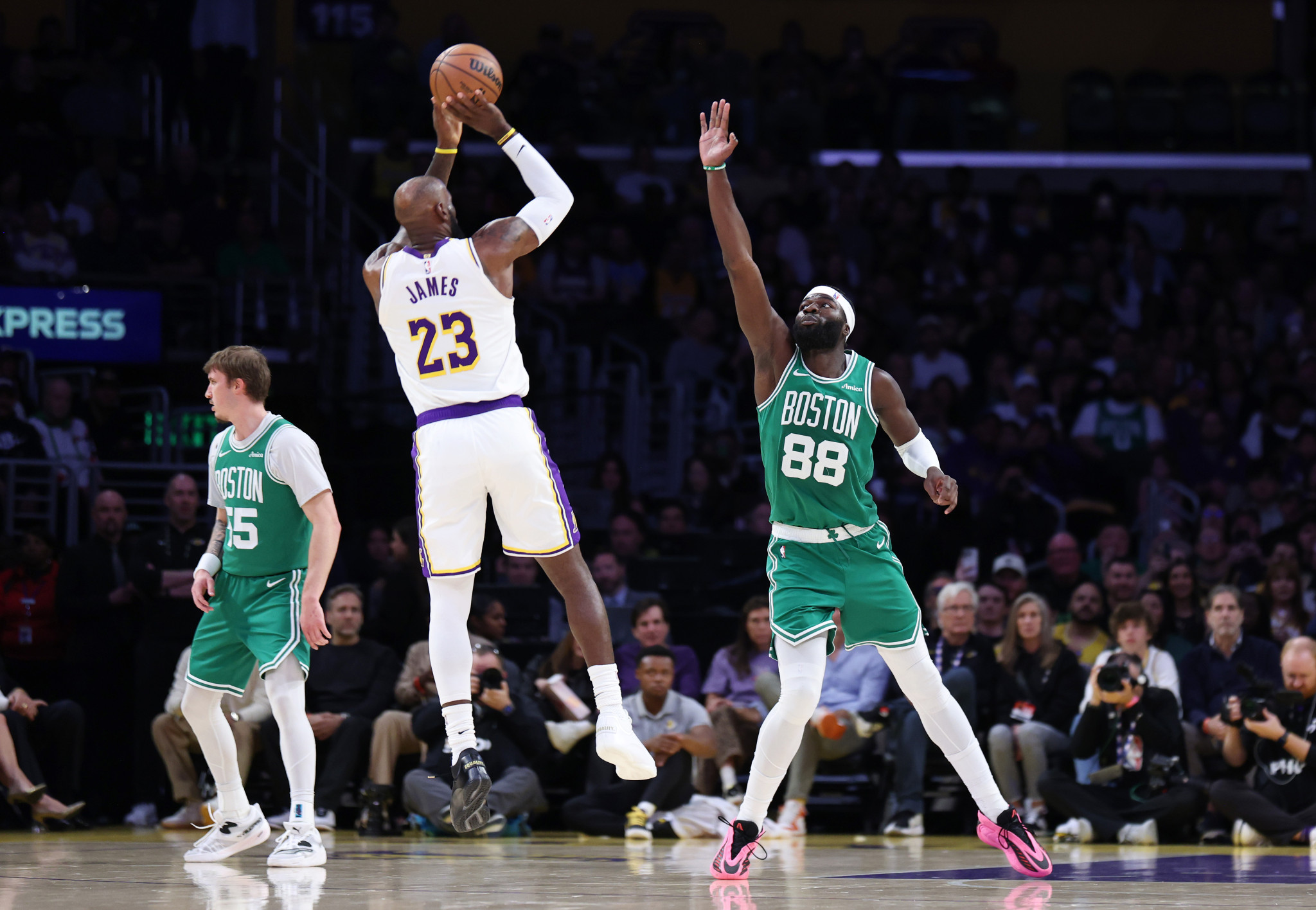 Ξεπέρασε τους 43.000 πόντους  ο μυθικός ΛεΜπρόν Τζέιμς στην βραδιά του Πατ Ράιλι