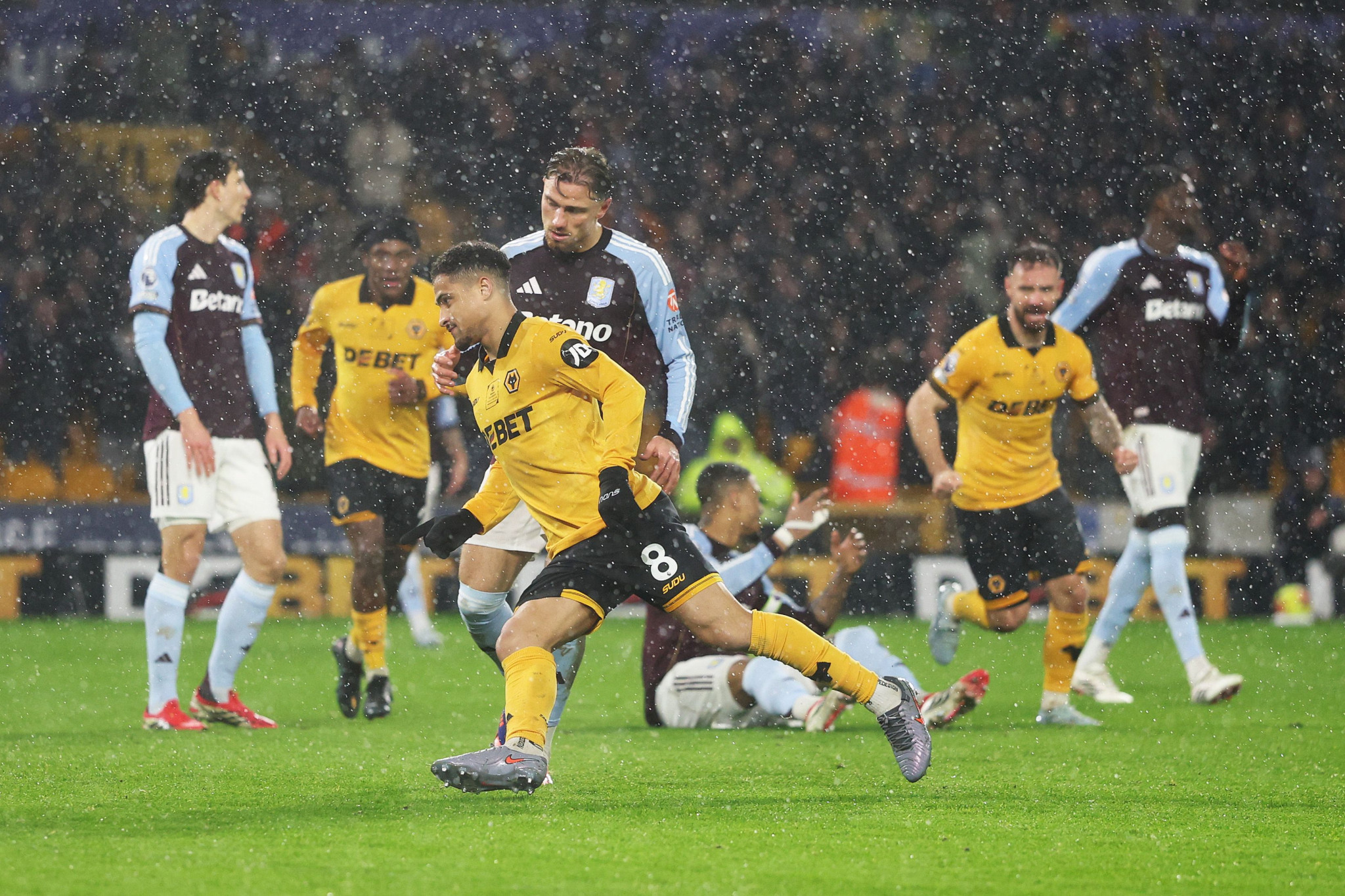 Η υποβιβασμένη Γουλβς έδωσε συνέχεια στον κατήφορο της Άστον Βίλα!