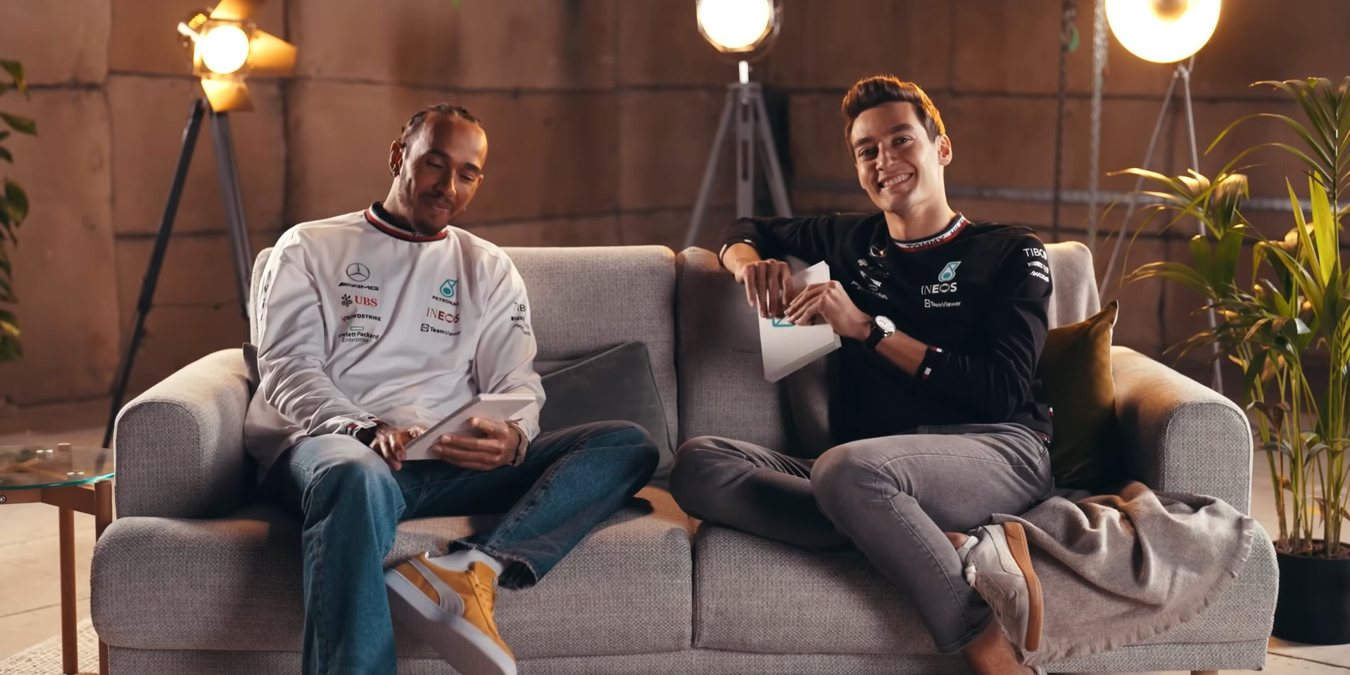 Ο... κουτσομπόλης Ράσελ ρώτησε ευθέως τον Χάμιλτον για την Καρντάσιαν (video)