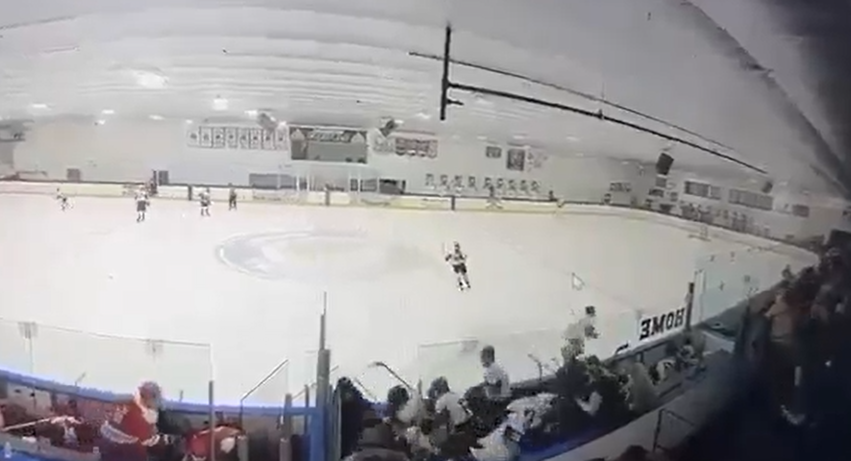 Σοκαριστικό: Άντρας πυροβόλησε τη γυναίκα του και τα δυο παιδιά του σε αγώνα χόκεϊ! (video)