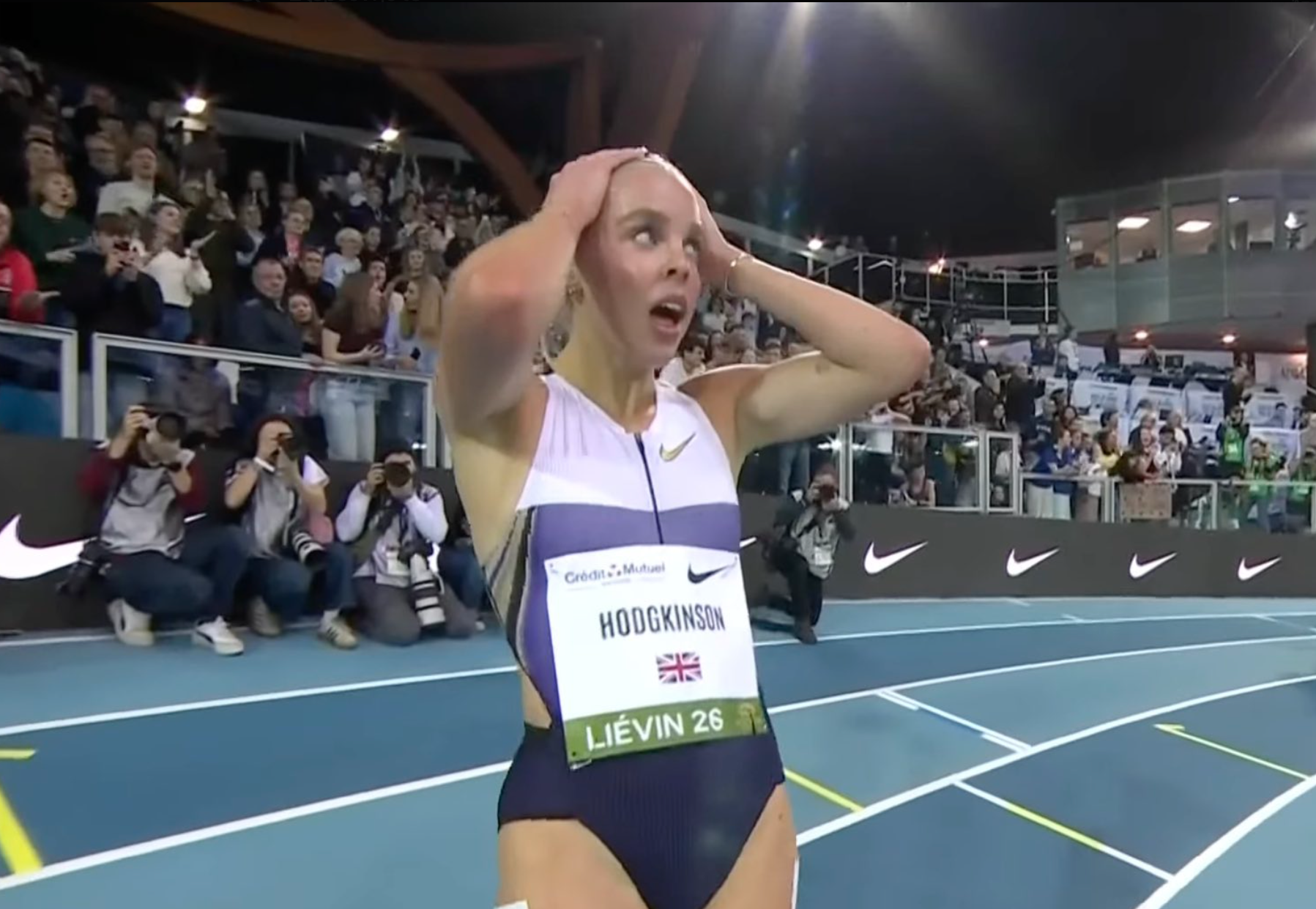 Η Χόντγκινσον κατέρριψε το παγκόσμιο ρεκόρ που είχε σημειωθεί τη μέρα που γεννήθηκε!