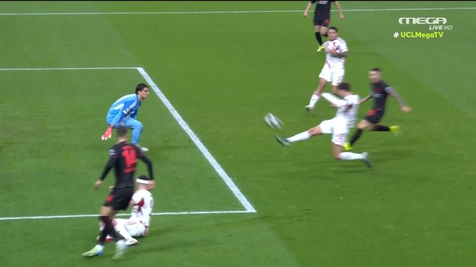 Το σωτήριο τάκλιν του Ρέτσου που γλίτωσε τον Ολυμπιακό (video)