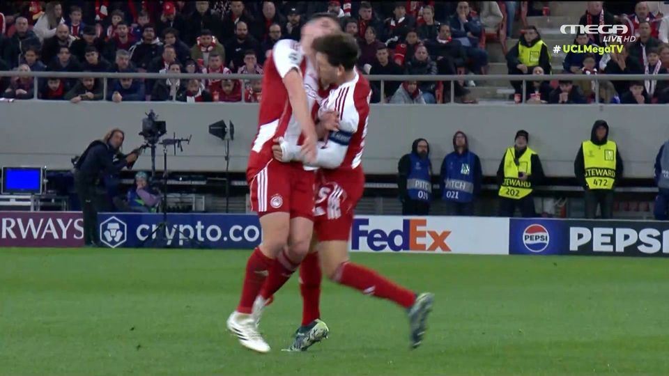 Ο Ρέτσος με τον Πιρόλα χτύπησαν κεφάλι με κεφάλι - Στο έδαφος με αίματα και οι δύο! (video, photos)