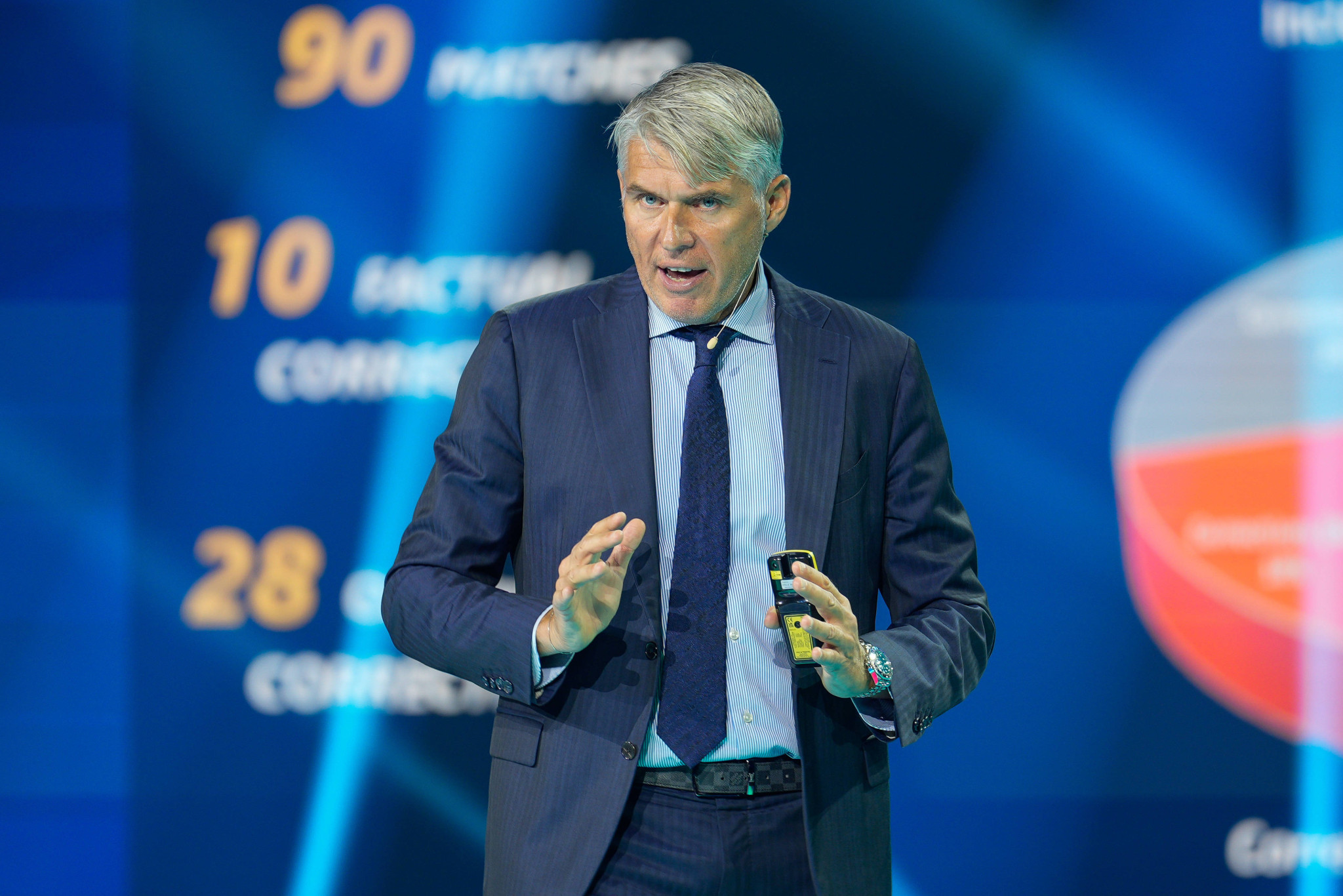 Οι νέες οδηγίες της UEFA στους διαιτητές - Τι ισχύει με τον κανονισμό για το χέρι, τη χρήση VAR και τα αυστηρά τάκλιν