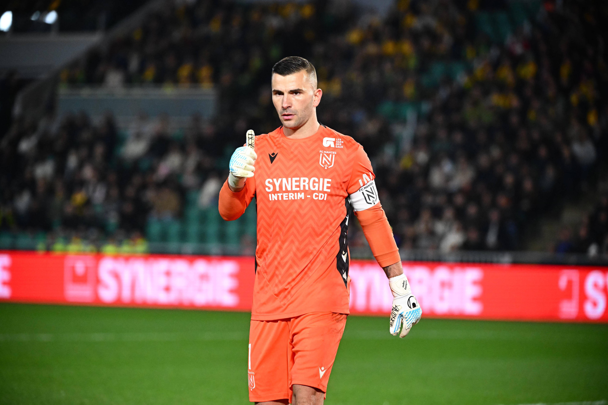 Τερματοφύλακας στην Γαλλία προσποιήθηκε τραυματισμό για να φάνε οι Μουσουλμάνοι συμπαίκτες του (video)