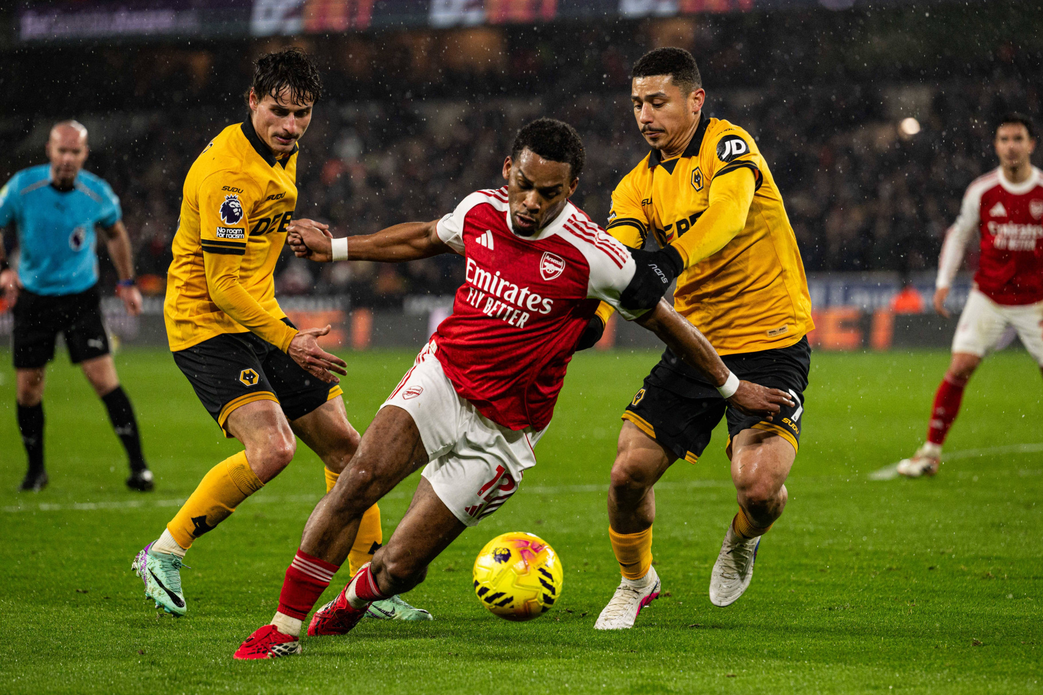 Οδυνηρή γκέλα για την Άρσεναλ, η ουραγός Γουλβς ισοφάρισε στο φινάλε