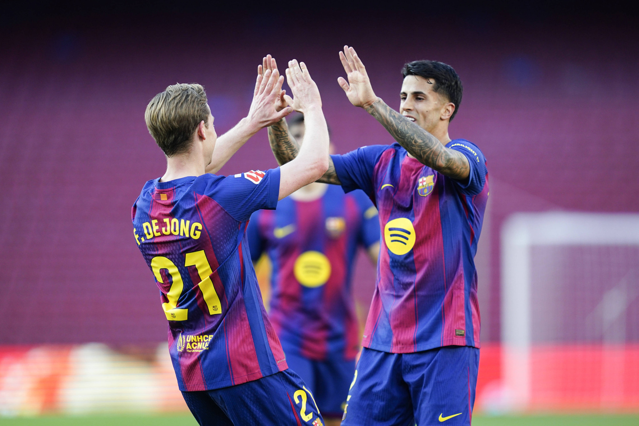 Η Μπαρτσελόνα «άνοιξε» το δώρο της Ρεάλ και πάτησε ξανά κορυφή