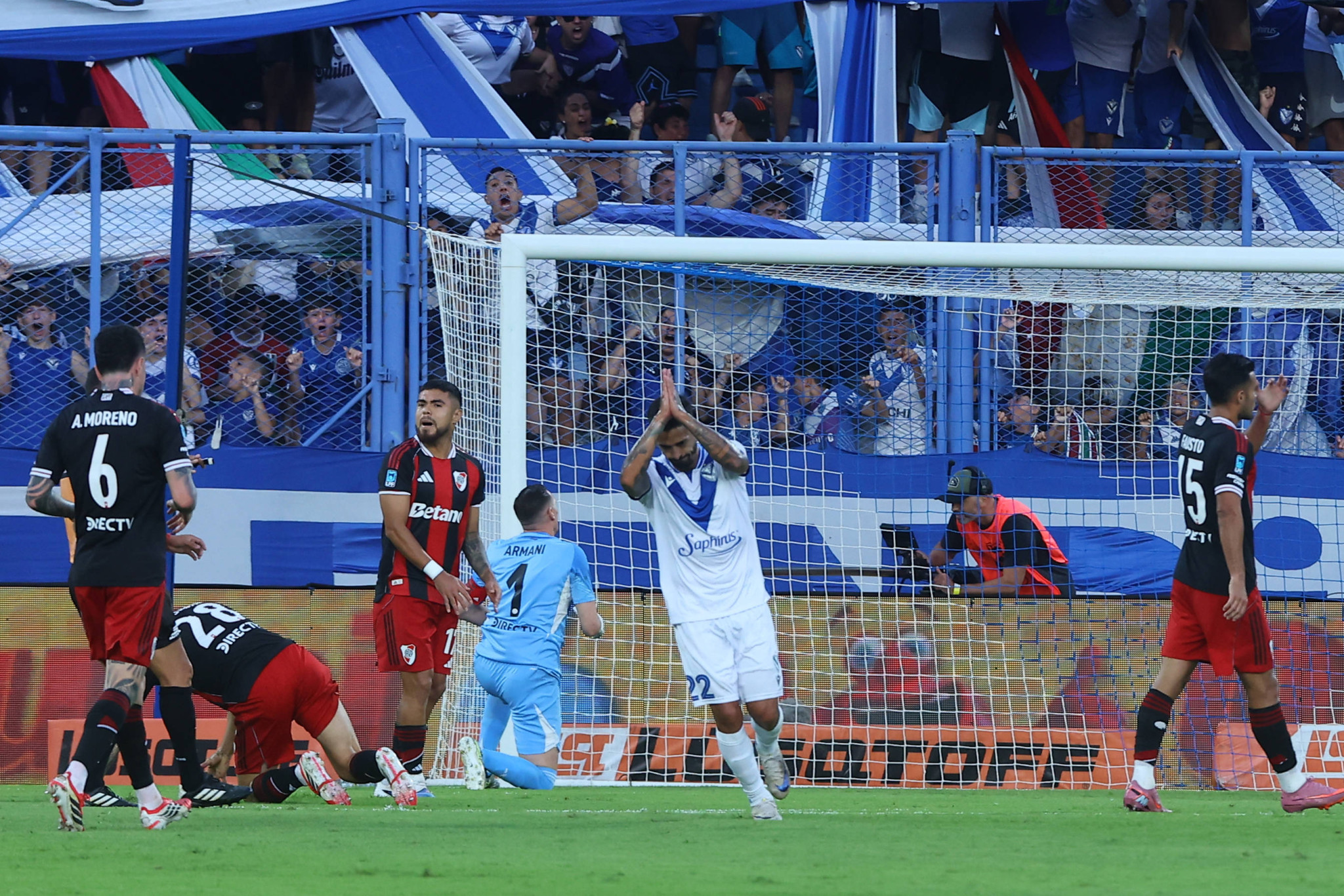 Ο Λαντσίνι πλήγωσε την «πρώην» και η Βελές πανηγύρισε τη νίκη κορυφής κόντρα στην Ρίβερ Πλέιτ