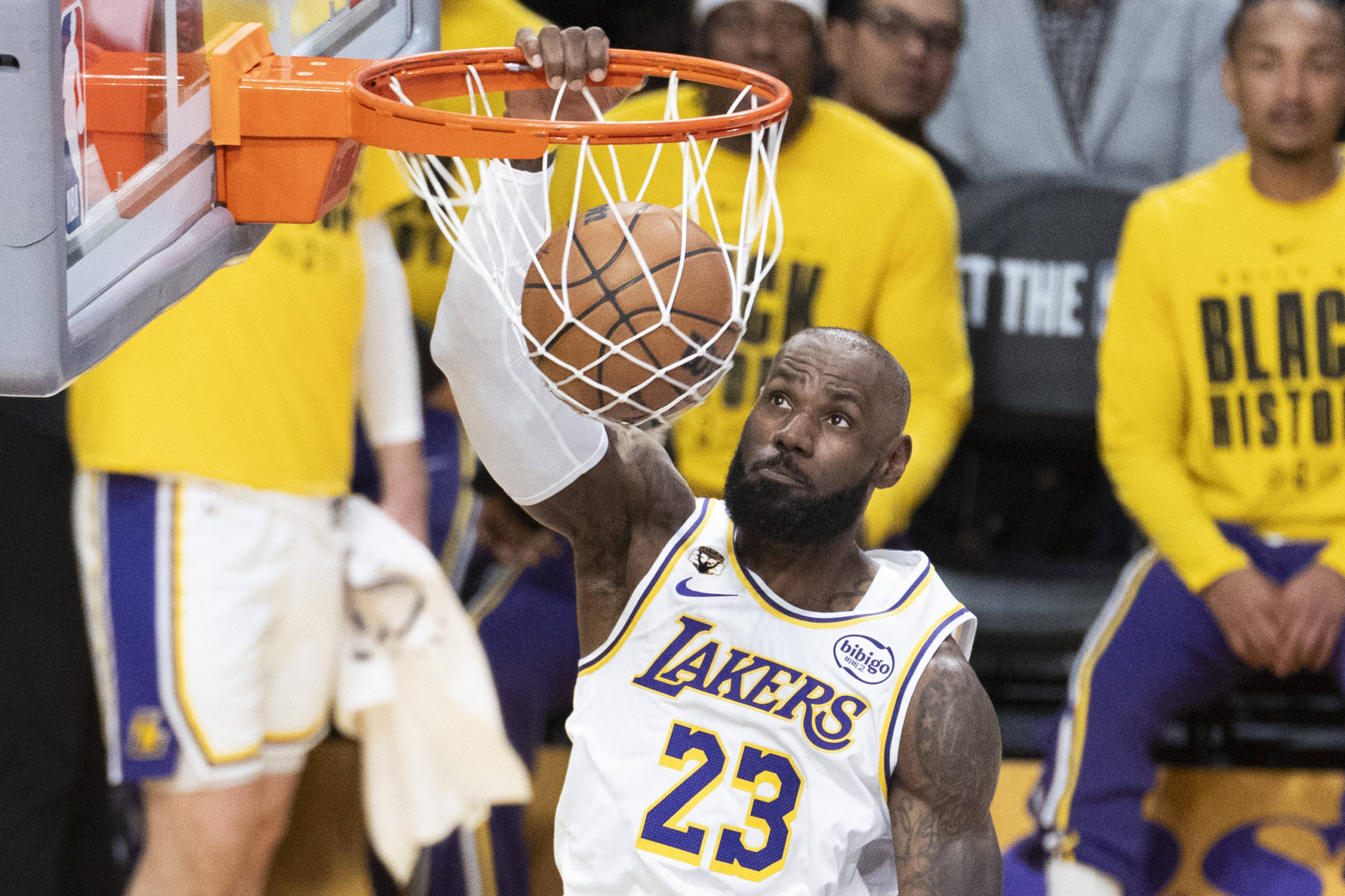 Αναλυτής του NBA «βλέπει» τον ΛεΜπρόν Τζέιμς στους Γουόριορς