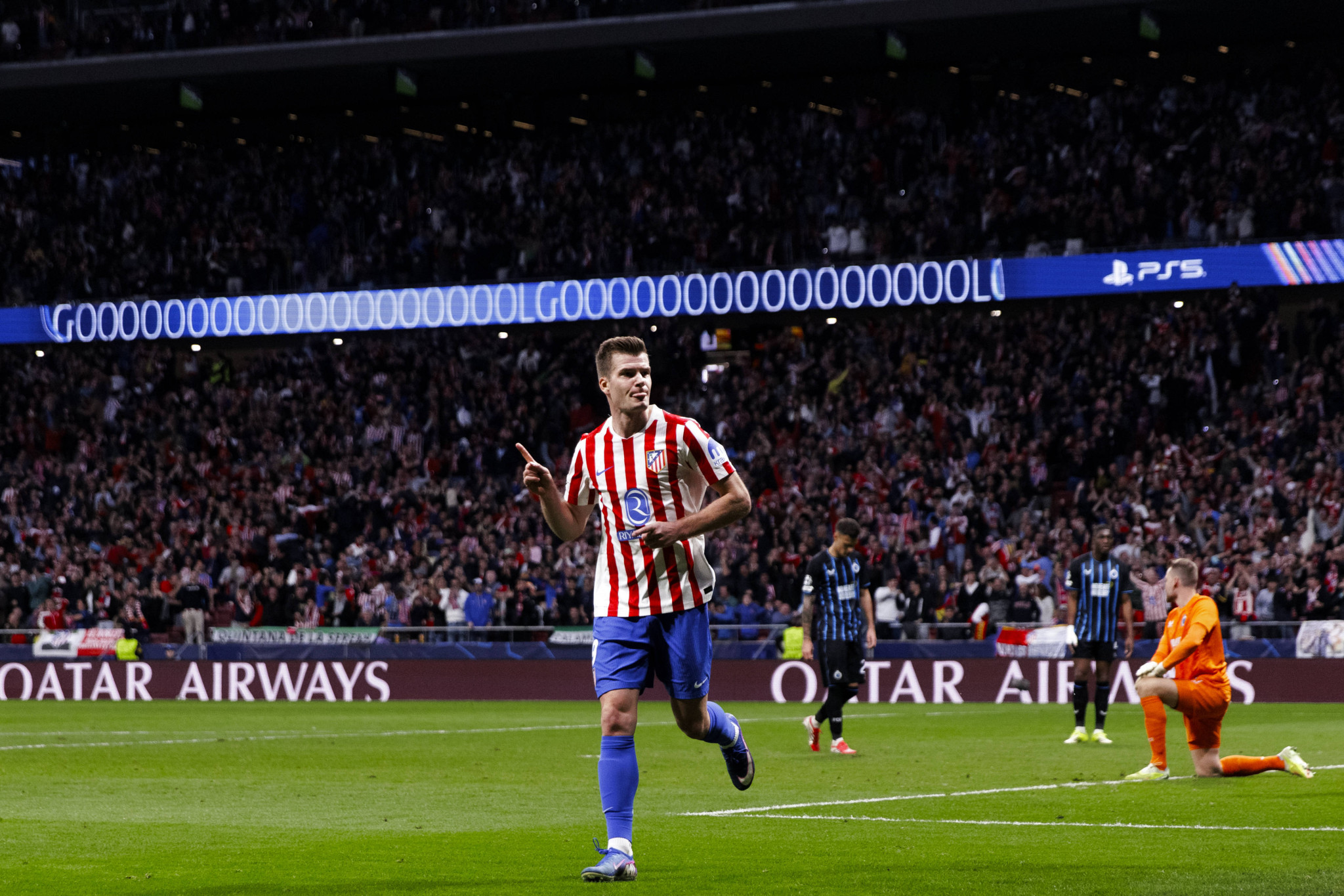 Η Ατλέτικο σοβαρεύτηκε στο δεύτερο ημίχρονο και με 4-1 πέρασε στους «16» του Champions League