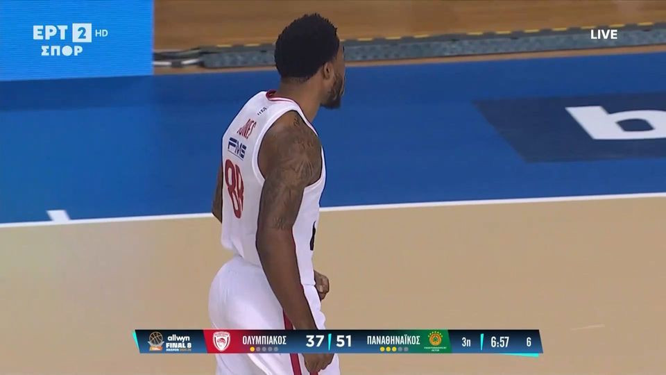 Ο Τζόουνς κάρφωσε εμφατικά και κάλεσε τους οπαδούς του Ολυμπιακού να ξεσηκωθούν (video)