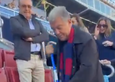 Απίστευτο κι όμως αληθινό: Ο Λαπόρτα έπιασε τις σφουγγαρίστρες στο Καμπ Νου (video)