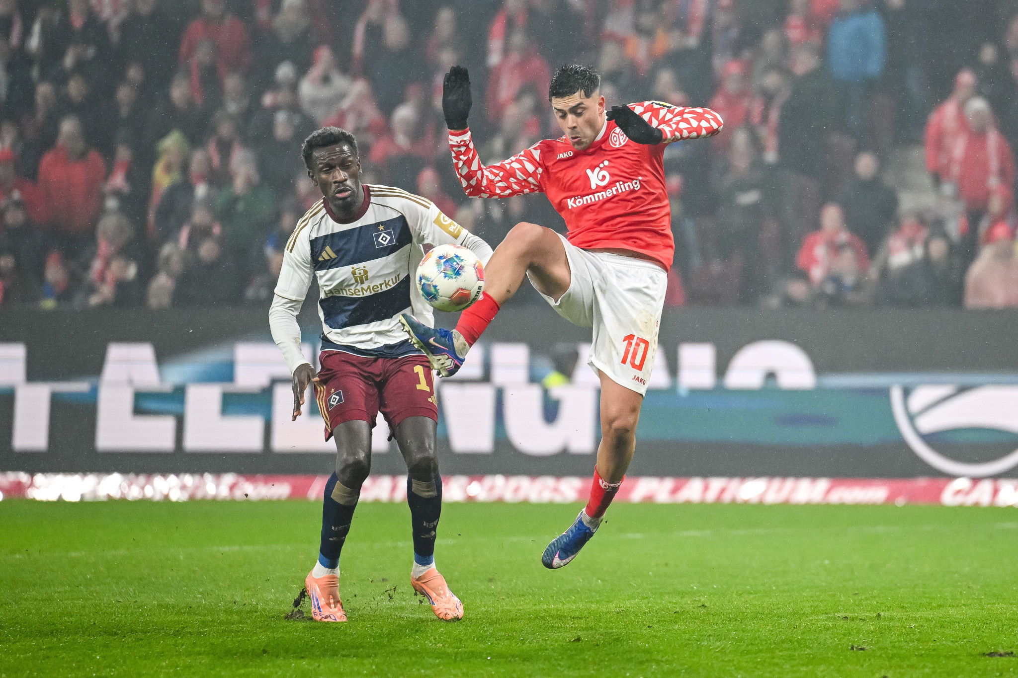 Το Αμβούργο διεύρυνε το αήττητο σερί του και κόντρα στη Μάιντς