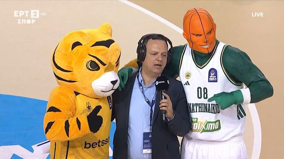 Απίθανο σκηνικό: Ο δημοσιογράφος της ΕΡΤ έκανε μετάφραση με τη συνοδεία των μασκότ (video)