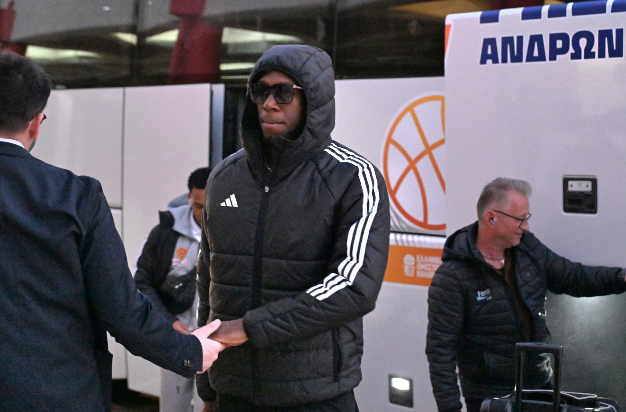 Το ιδιαίτερο μπλουζάκι του Κέντρικ Ναν κατά την άφιξη του Παναθηναϊκού - Βίντεο του Athletiko