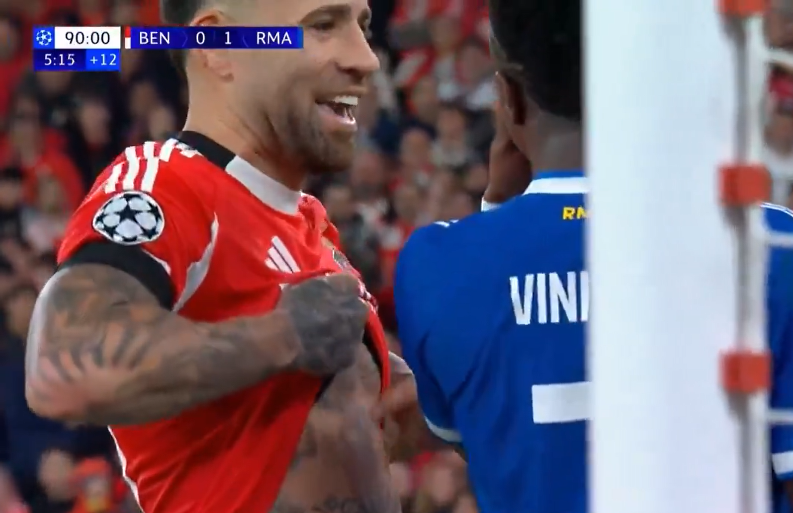 Ο Οταμέντι σήκωσε τη φανέλα του και έδειξε στον Βινίσιους... τατουάζ του Μουντιάλ (video)