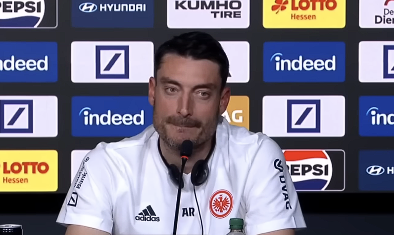 Ο Άλμπερτ Ριέρα διάλεξε τον αγαπημένο του προπονητή - Τι είπε για Μπενίτεθ