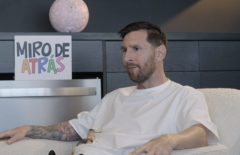 Τρομερή δήλωση Μέσι: «Μετανιώνω που δεν έμαθα αγγλικά - Είχα ευκαιρία να μιλήσω με εκπληκτικούς ανθρώπους και την έχασα»