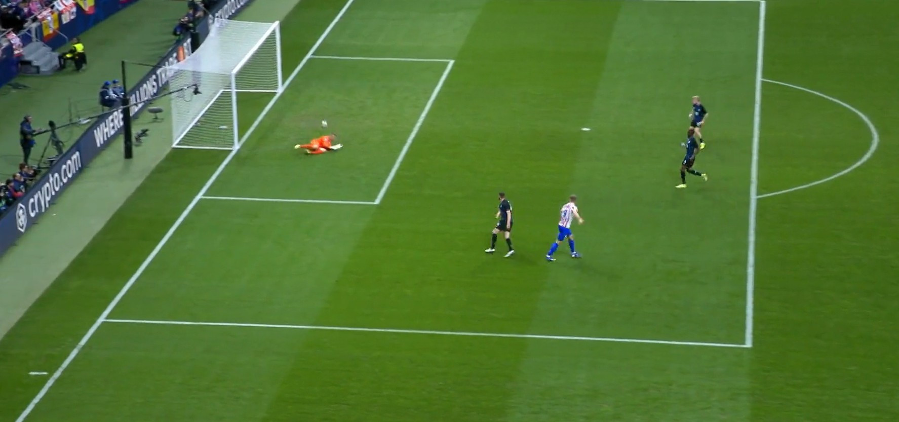 Τραγικό λάθος του Μινιολέ, ο Σέρλοθ το 1-0 της Ατλέτικο Μαδρίτης (video)