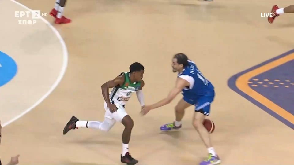 Η θεαματική «ποδιά» του Σορτς στον αντίπαλο του (video)