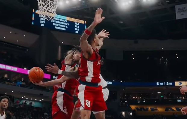 O 18χρονος που καταργεί την… βαρύτητα: Αυτό το καλάθι δεν το έχετε ξαναδεί (video)