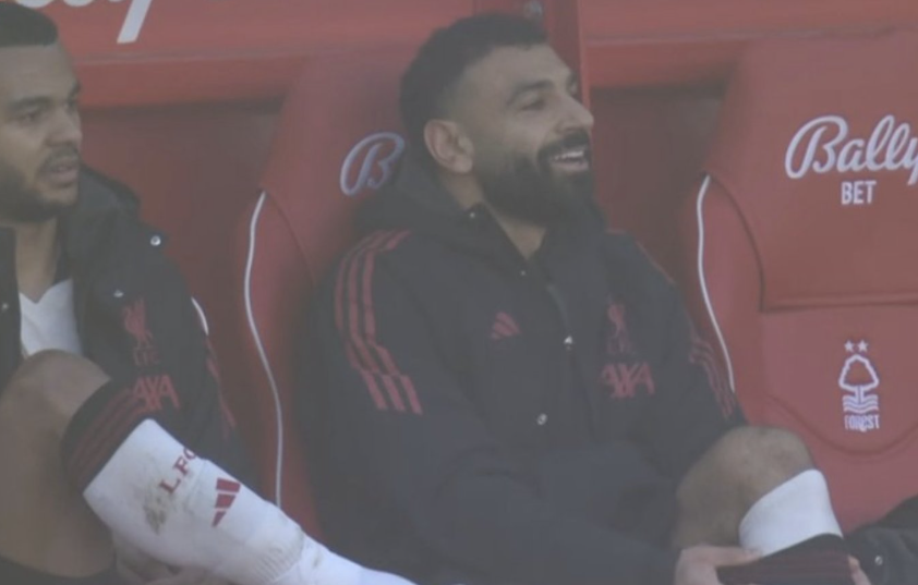 Αδιόρθωτος Σαλάχ: Γελούσε ειρωνικά την ώρα της αλλαγής του από τον Σλοτ (video)