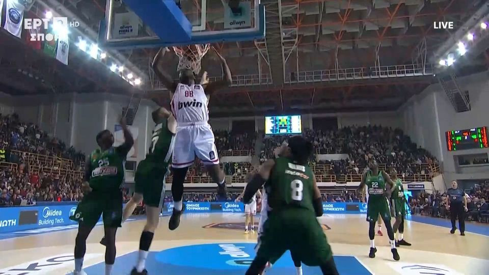 Ένα τρομερό κάρφωμα ήταν η πρώτη ενέργεια του Τζόουνς στον τελικό (video)