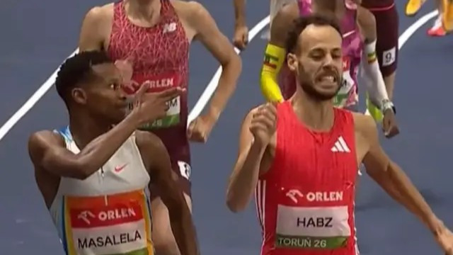 Αθλητής από την Μποτσουάνα έκανε εθνικό ρεκόρ, βγήκε πρώτος αλλά αποκλείστηκε για αντιαθλητική συμπεριφορά (video)