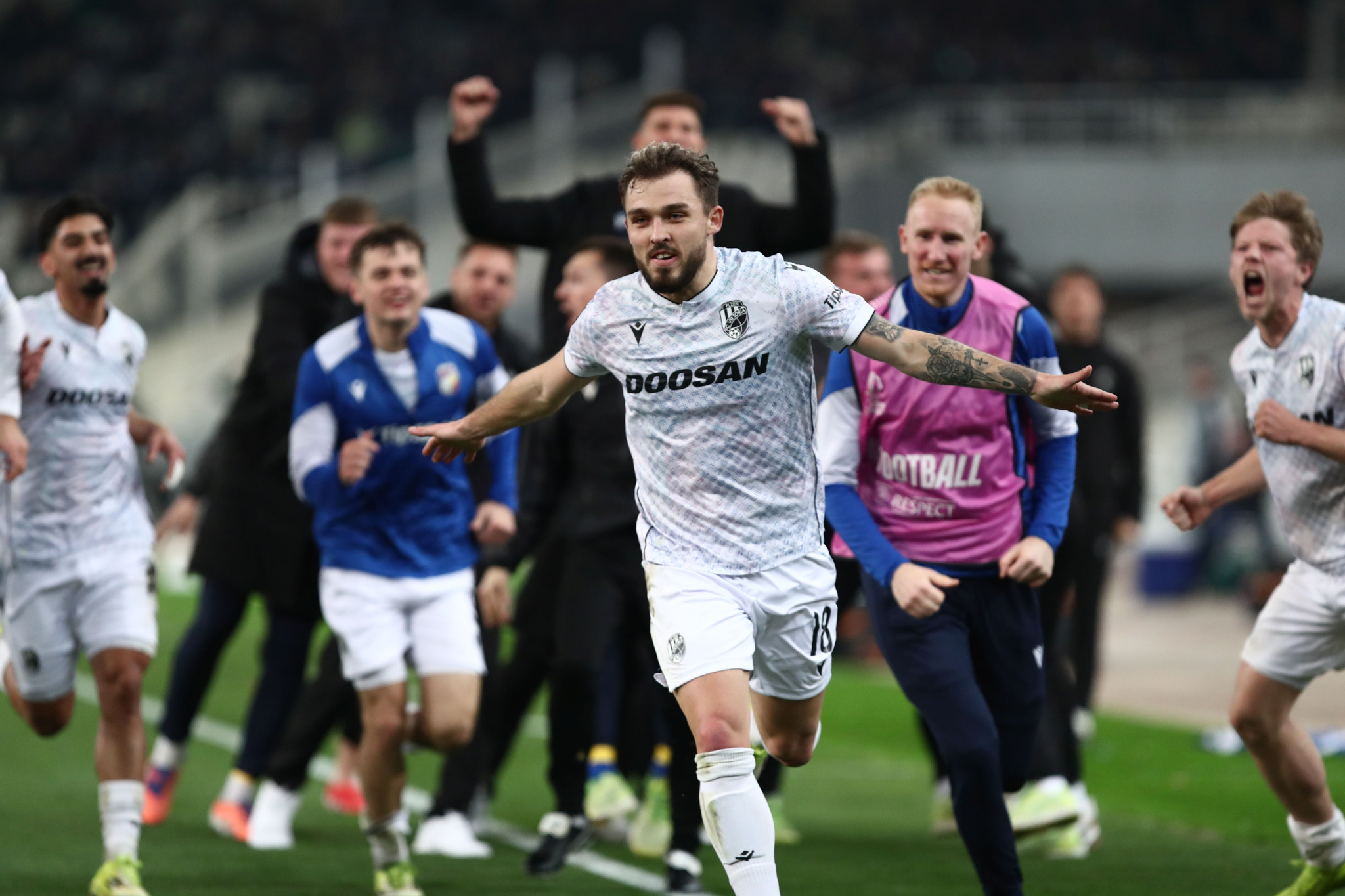 Ο Λάντρα «κρεμάει» τον Λαφόν και «παγώνει» το ΟΑΚΑ (video)