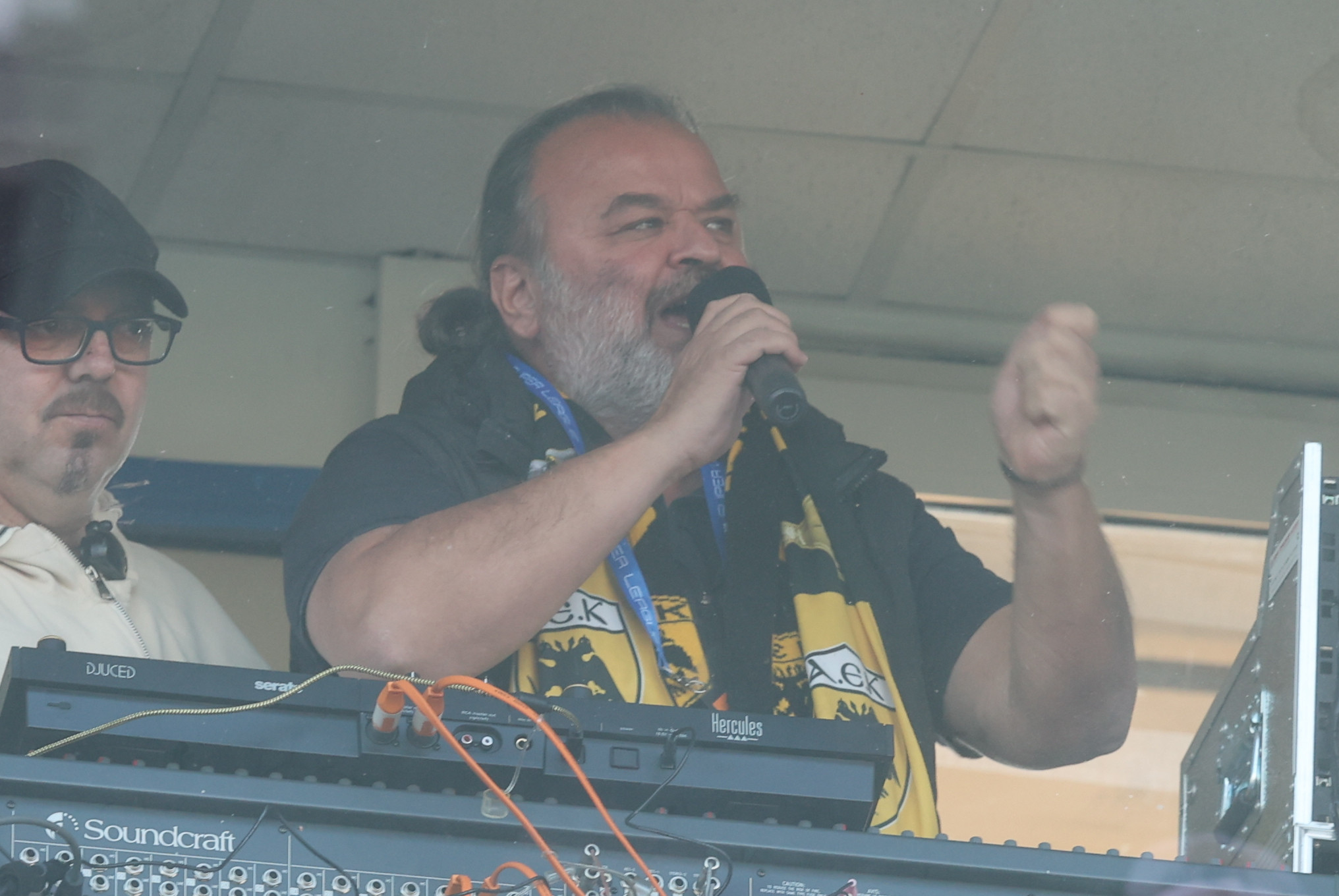 Μήνυμα Ηλιόπουλου στον κόσμο της ΑΕΚ: «Γιορτή του ποδοσφαίρου, μη δώσουμε κανένα δικαίωμα»