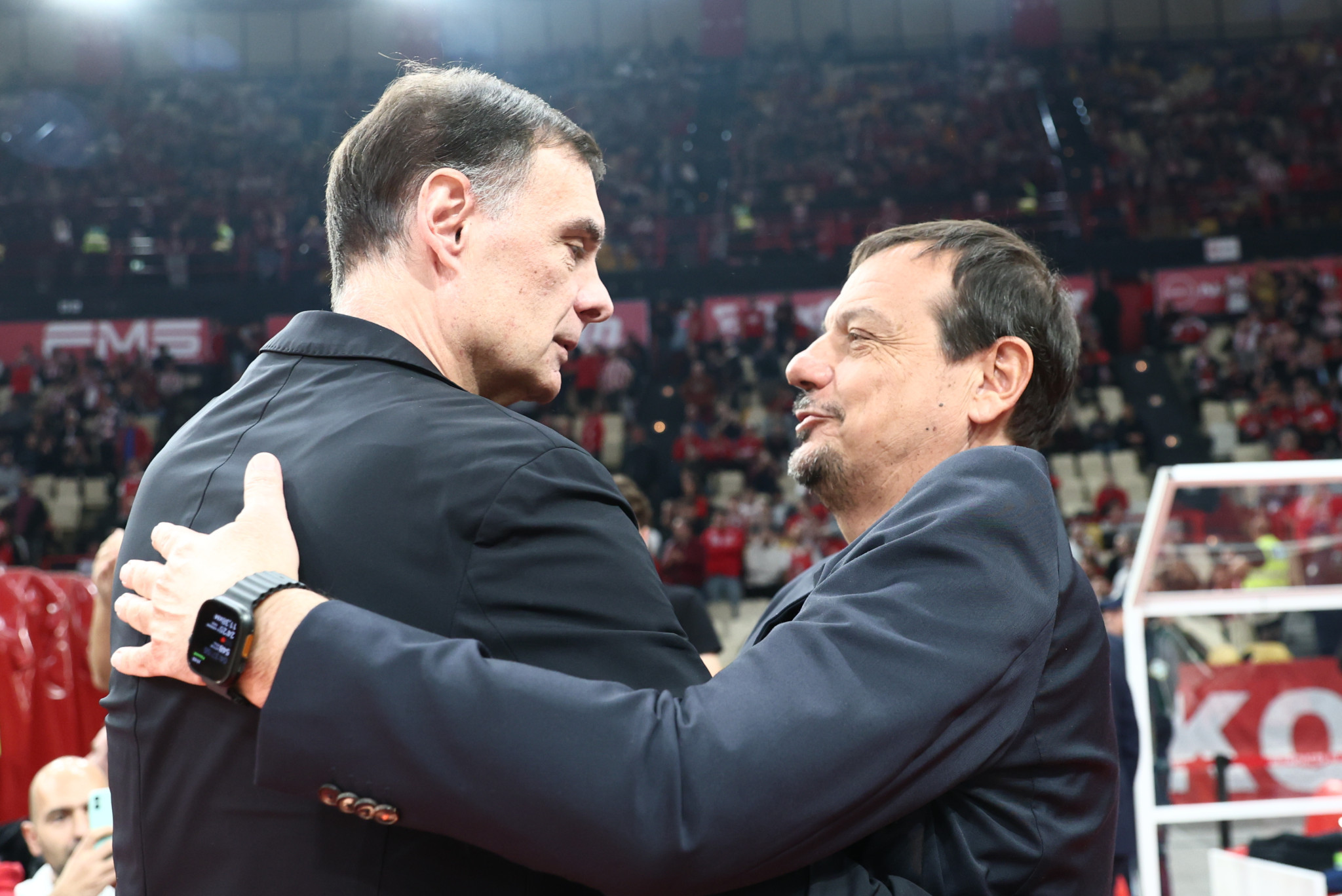 Αγκαλιά Μπαρτζώκα - Αταμάν πριν το ντέρμπι ανάμεσα σε Ολυμπιακό και Παναθηναϊκό