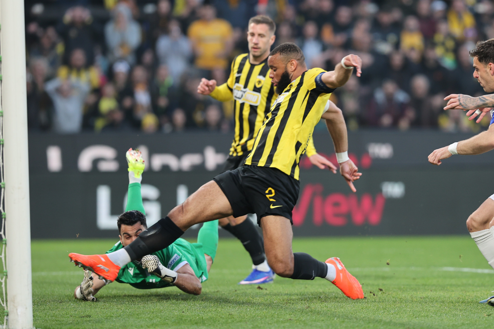 Ο Μουκουντί από κοντά το 1-0 της ΑΕΚ (video)