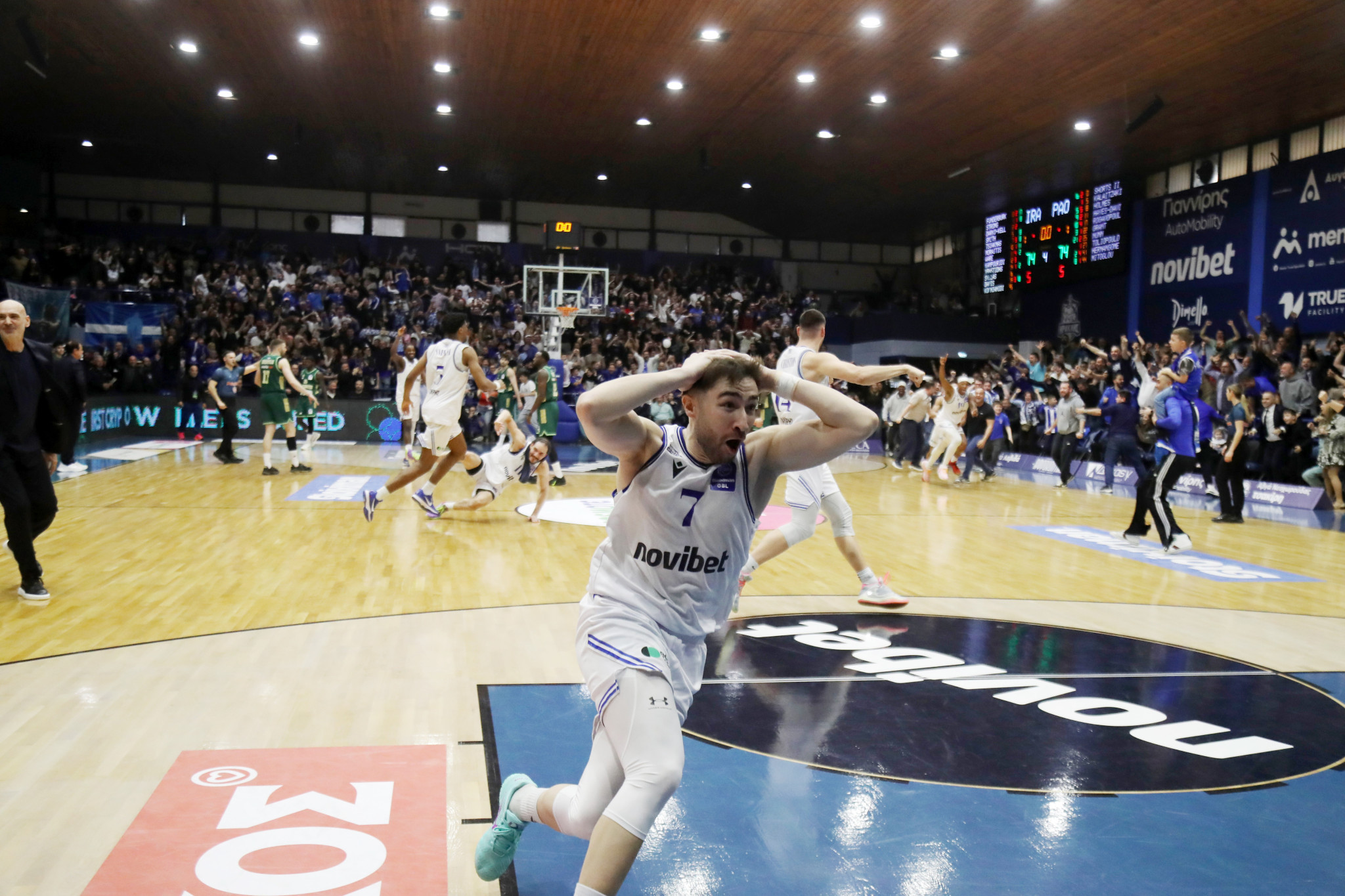 Έκσταση στο Ιβανώφειο με τη νίκη επί του Παναθηναϊκού - Οι ξέφρενοι πανηγυρισμοί του Ηρακλή (videos)