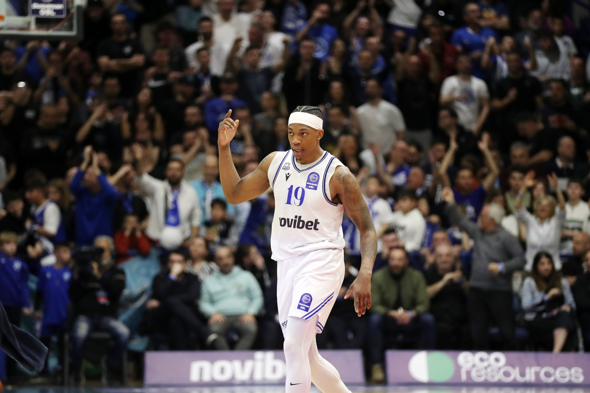 Ποιος είναι ο Τζάστιν Έντλερ-Ντέιβις που έριξε στο καναβάτσο τον Παναθηναϊκό