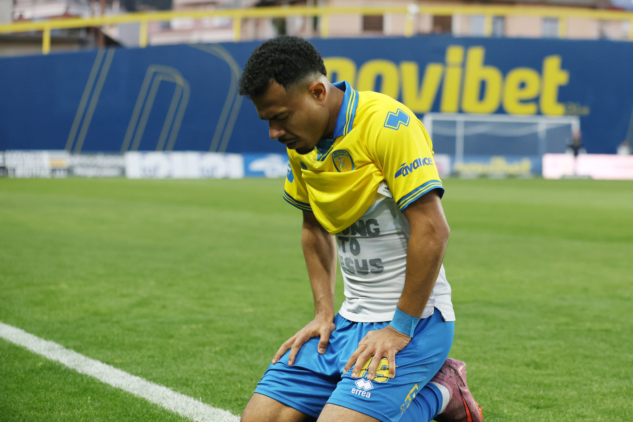 Συγκλονιστικός Ρόσα - Σκόραρε και έβαλε τα κλάματα μπροστά στην εξέδρα! (photos)