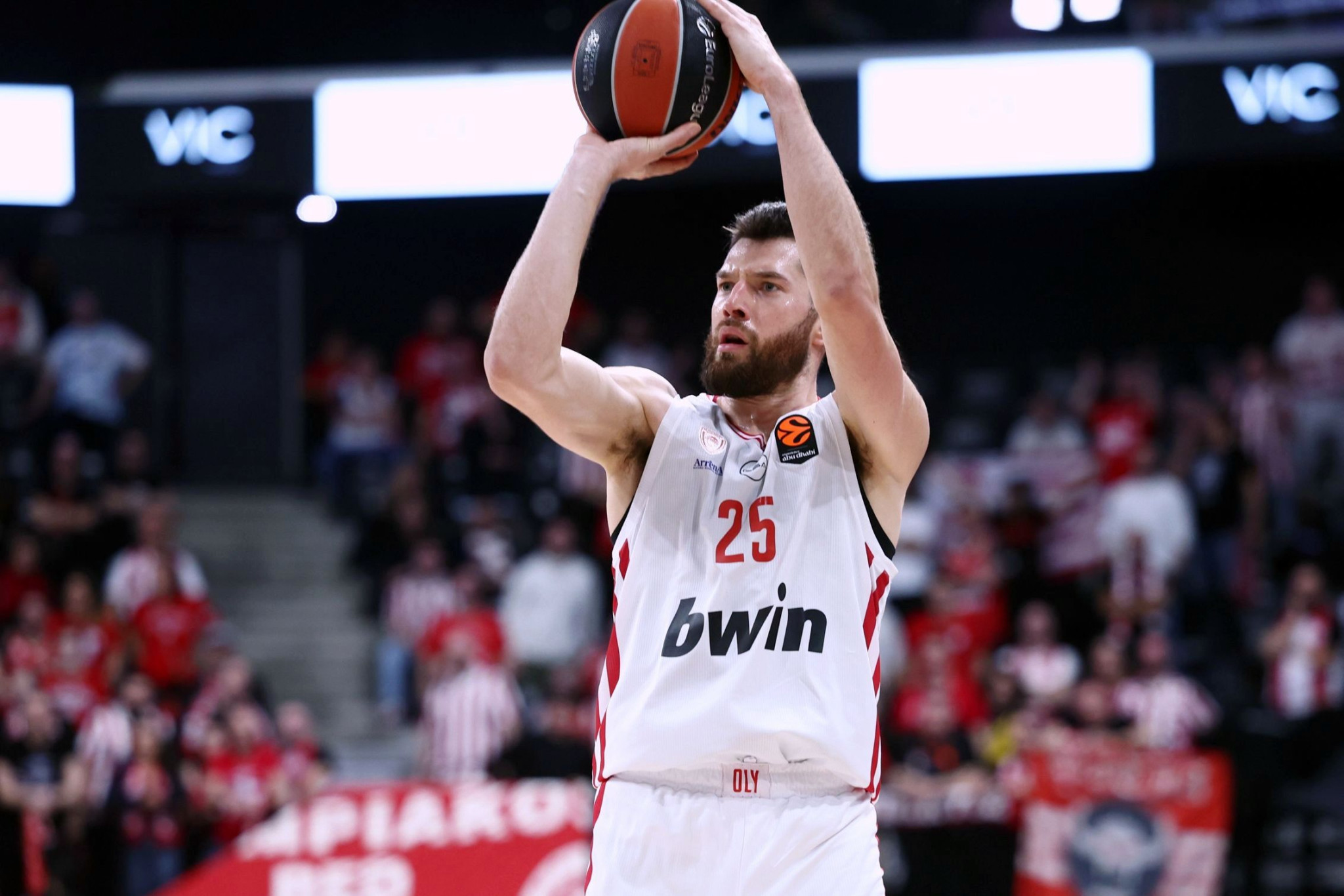 Ο Ολυμπιακός ισοφάρισε ιστορικό ρεκόρ με τα 13 εύστοχα τρίποντά του στο ημίχρονο